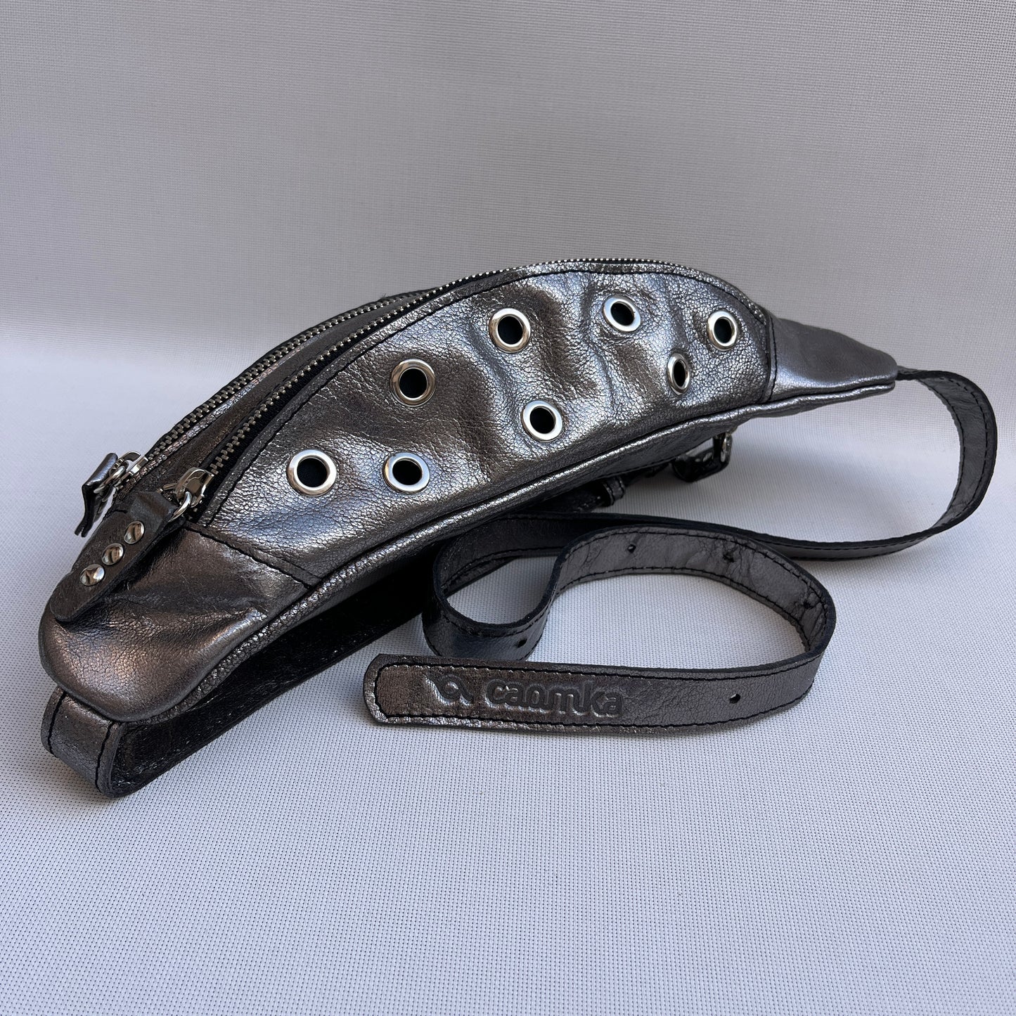Premium Metal Silver Retro Chic · Piel / Cuero · Pieza Exclusiva Núm. 15134