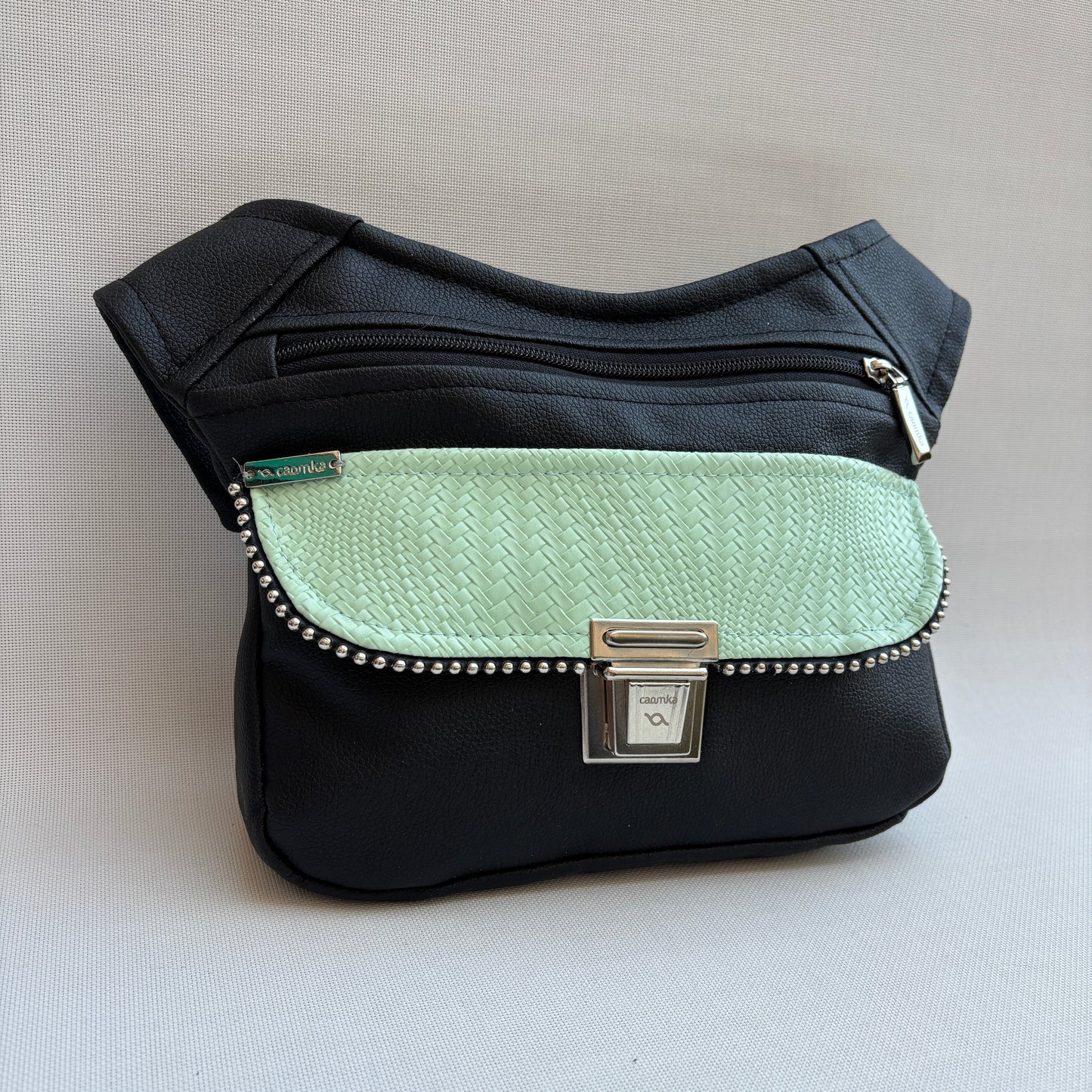 Riñonera "Special Black & Green Soft" + Bolsillo trasero · Polipiel · Pieza Única Núm. 18695