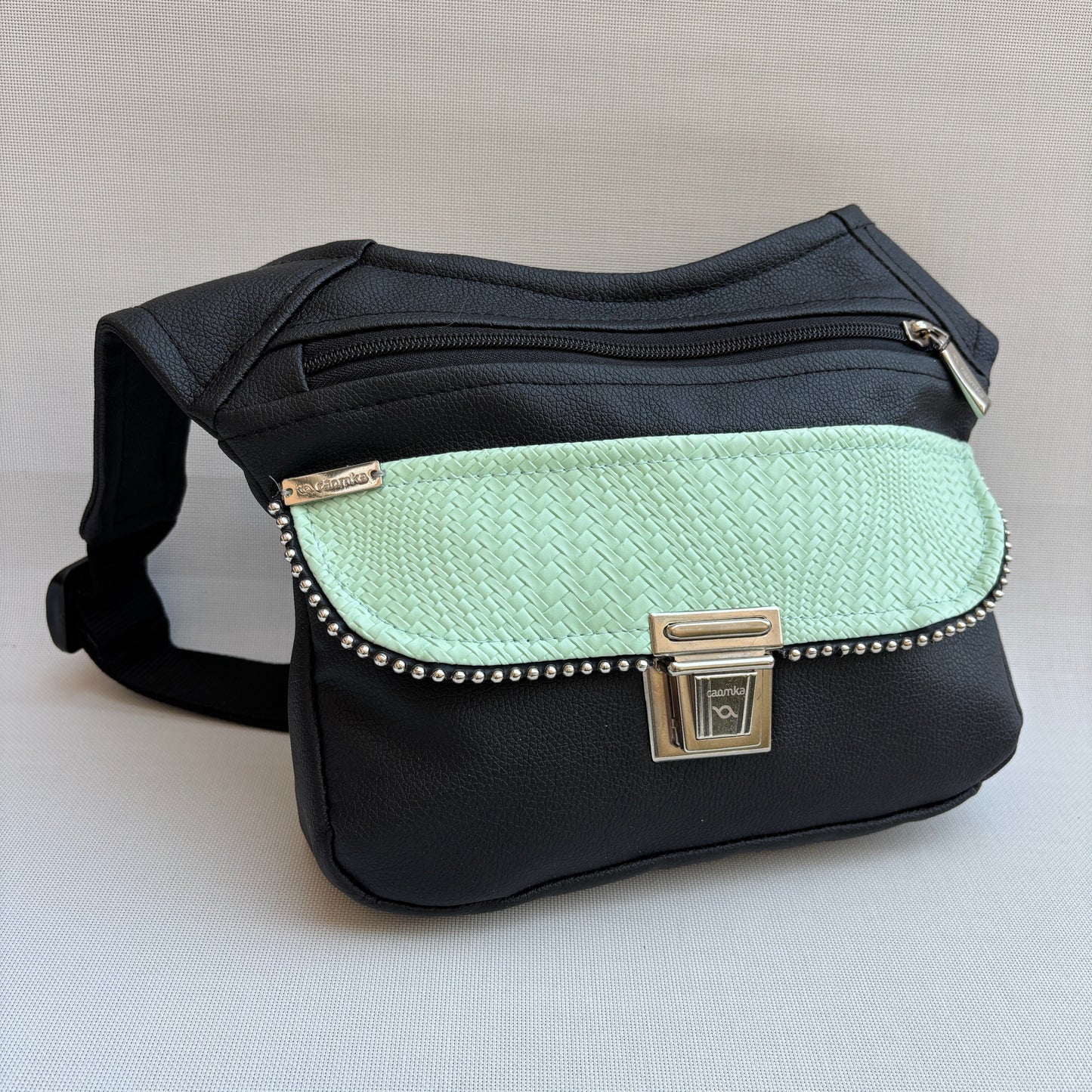 Riñonera "Special Black & Green Soft" + Bolsillo trasero · Polipiel · Pieza Única Núm. 18695