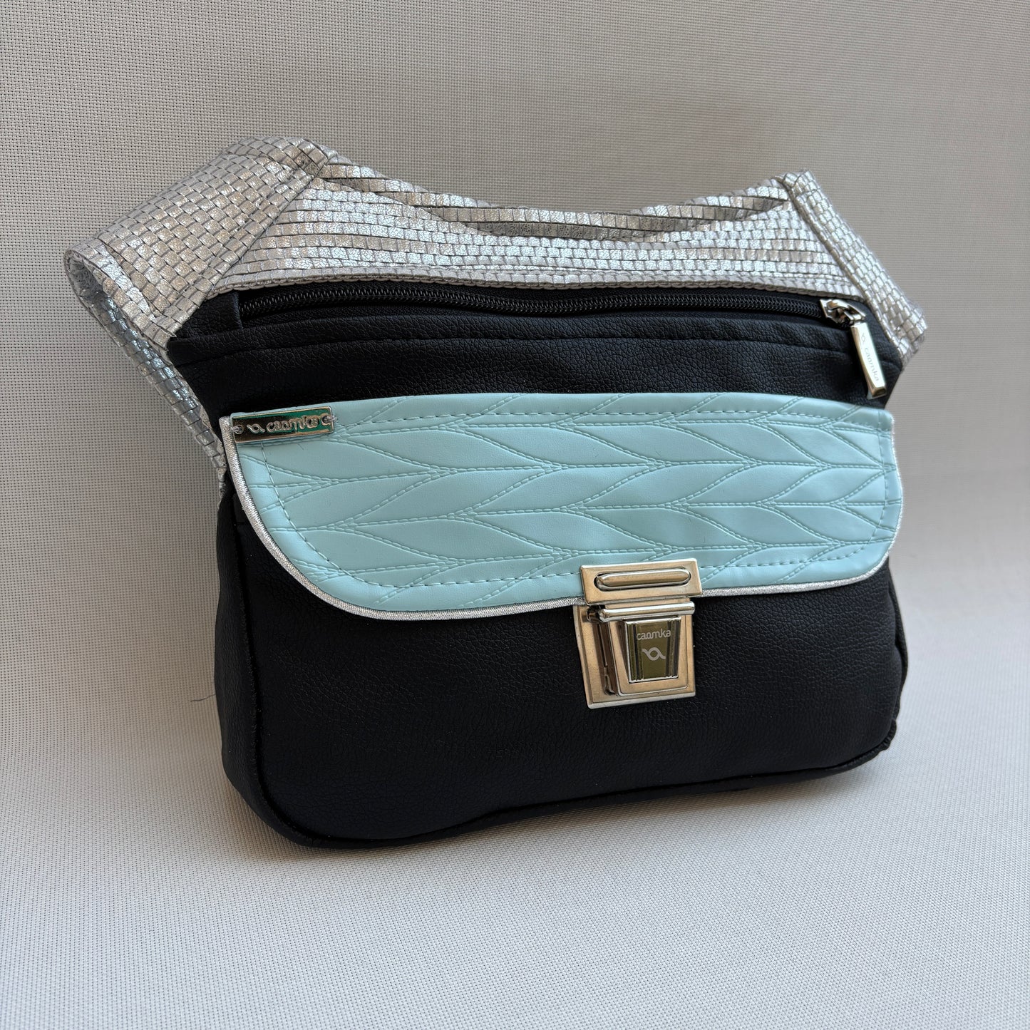 (-30%) TARA Riñonera "Special Black & Sky Silver" + Bolsillo trasero · Polipiel · Pieza Única Núm. 18696