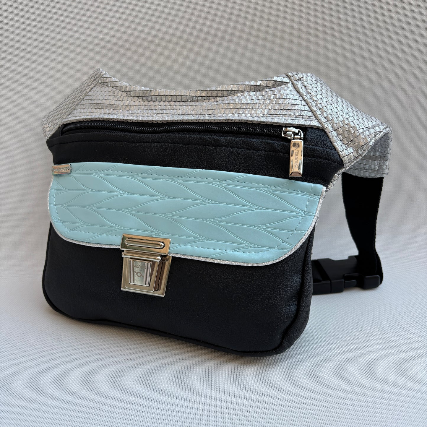 (-30%) TARA Riñonera "Special Black & Sky Silver" + Bolsillo trasero · Polipiel · Pieza Única Núm. 18696