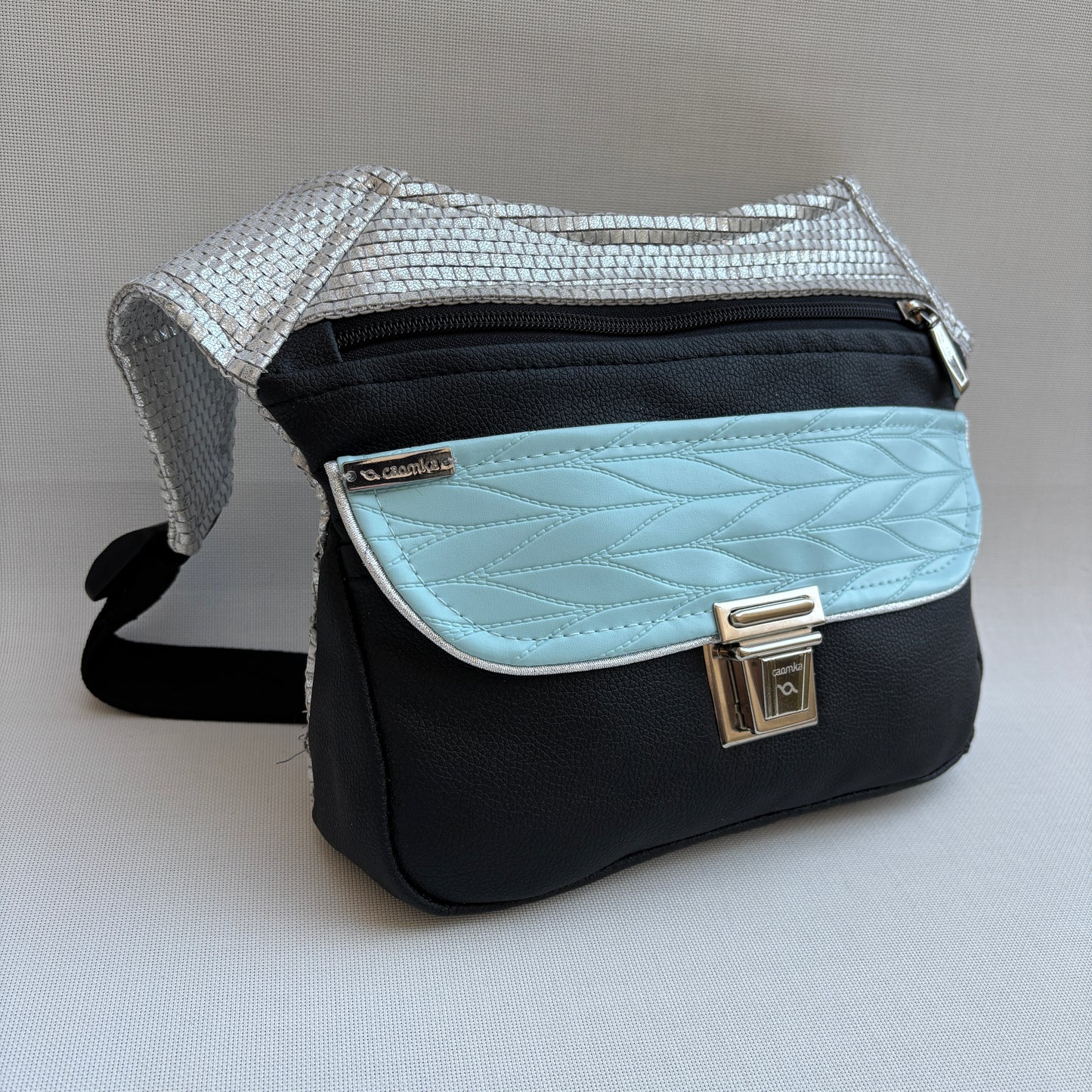 (-30%) TARA Riñonera "Special Black & Sky Silver" + Bolsillo trasero · Polipiel · Pieza Única Núm. 18696