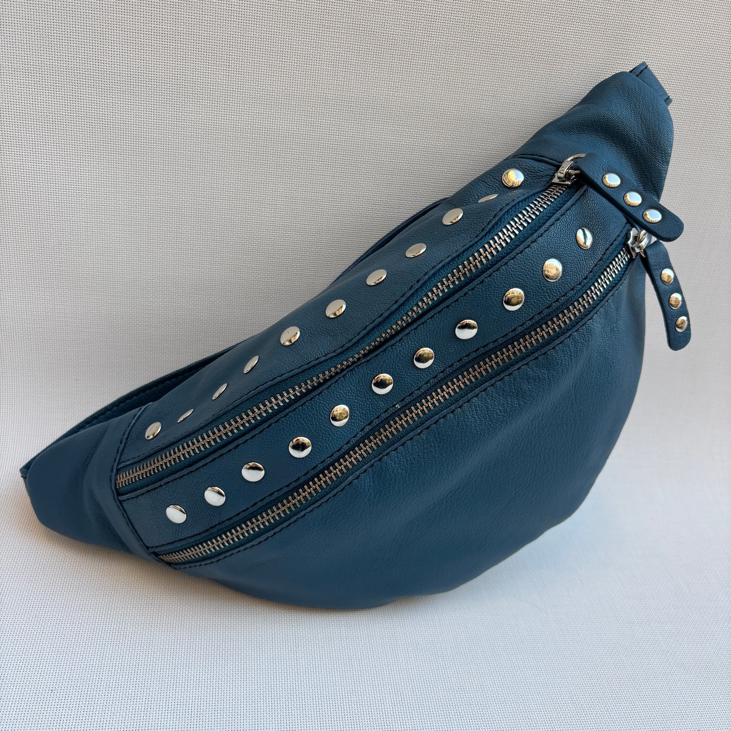 Premium Retro Chic Grün BioCuir® Naturleder Exklusivstück Nr. 12639