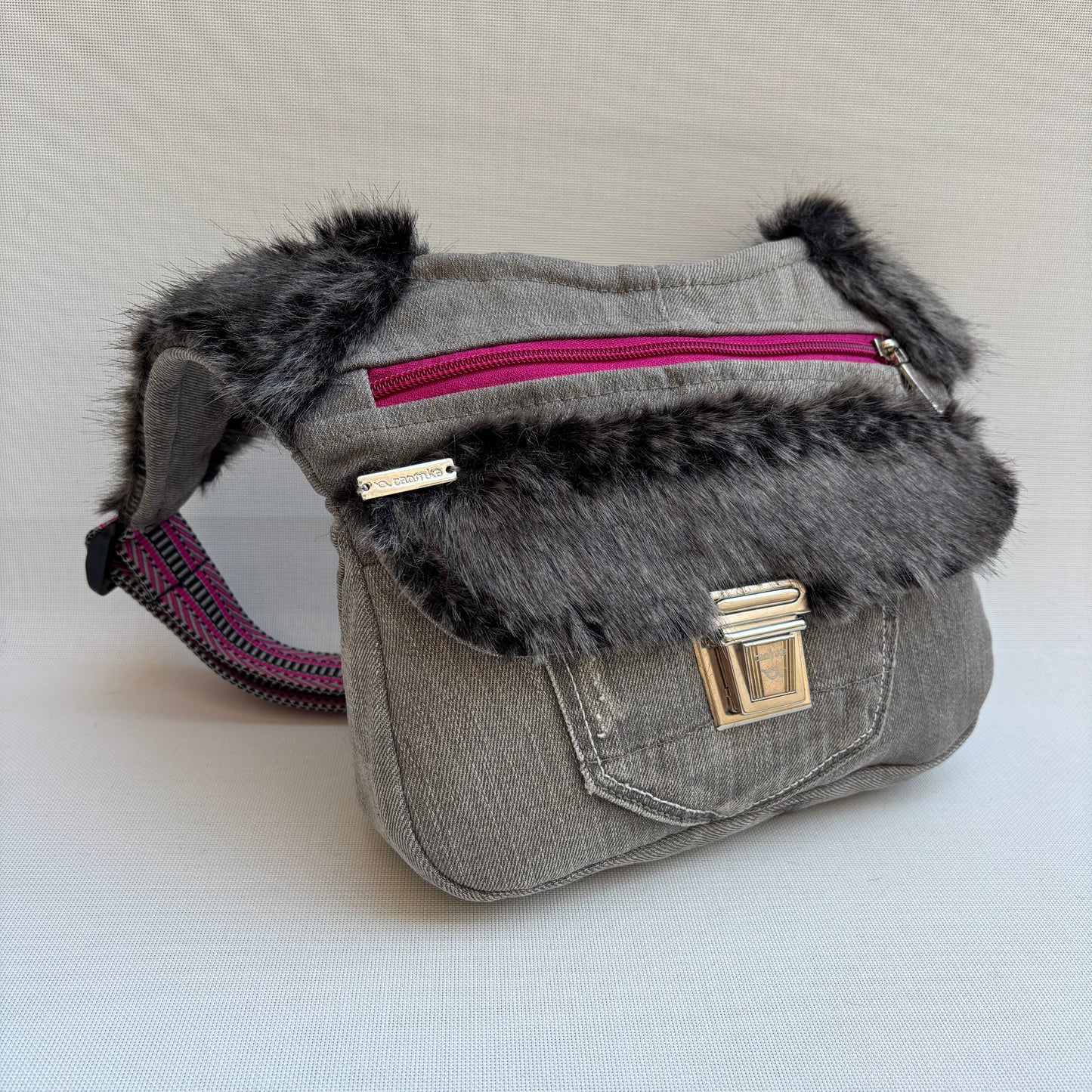 Riñonera ♻️ Jeans Recycled Top ♻️ + Bolsillo trasero con cremallera · Pieza Única Núm. 18333