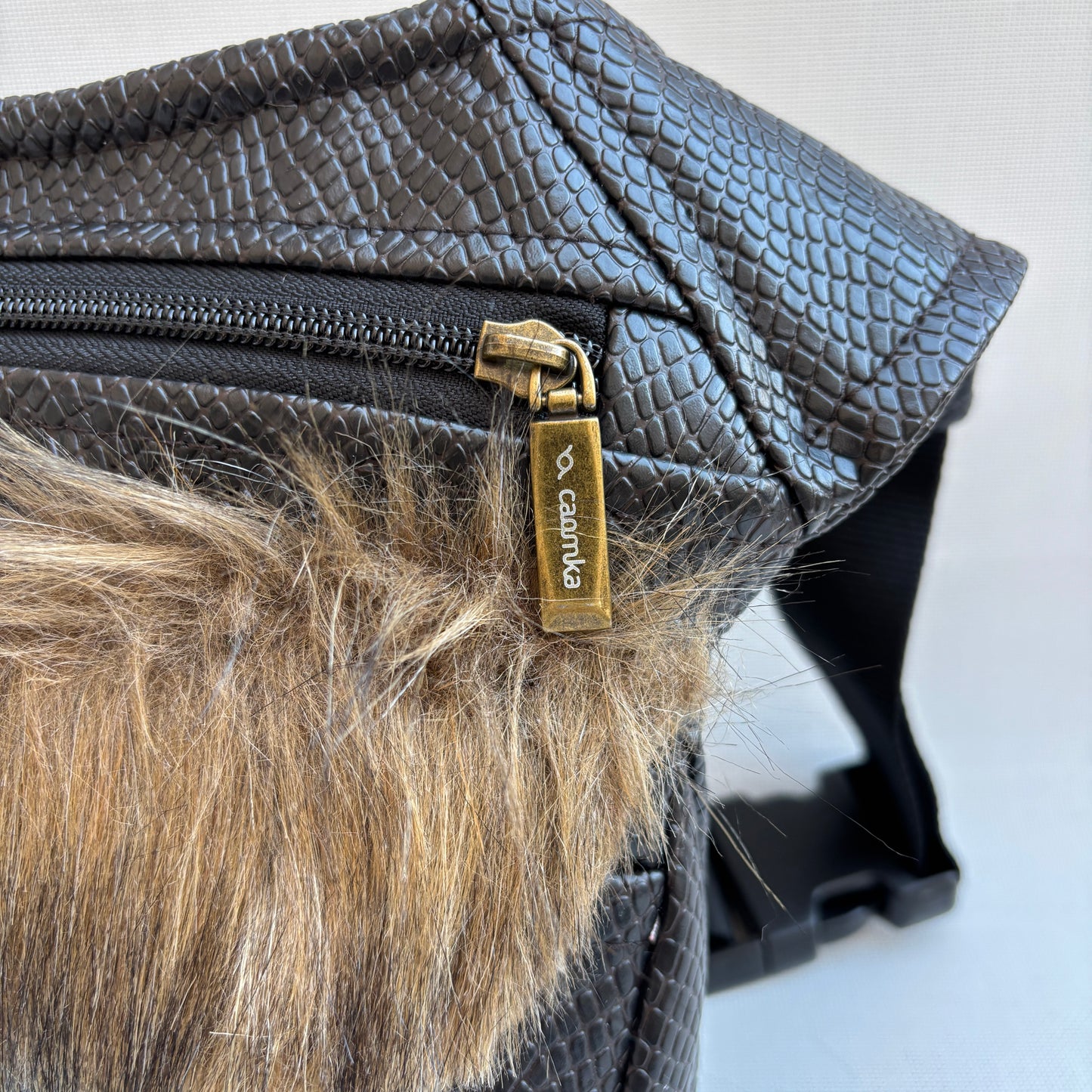 Riñonera "Special Elegant Feline" · Polipiel + Bolsillo trasero · Pieza Única Núm. 18323