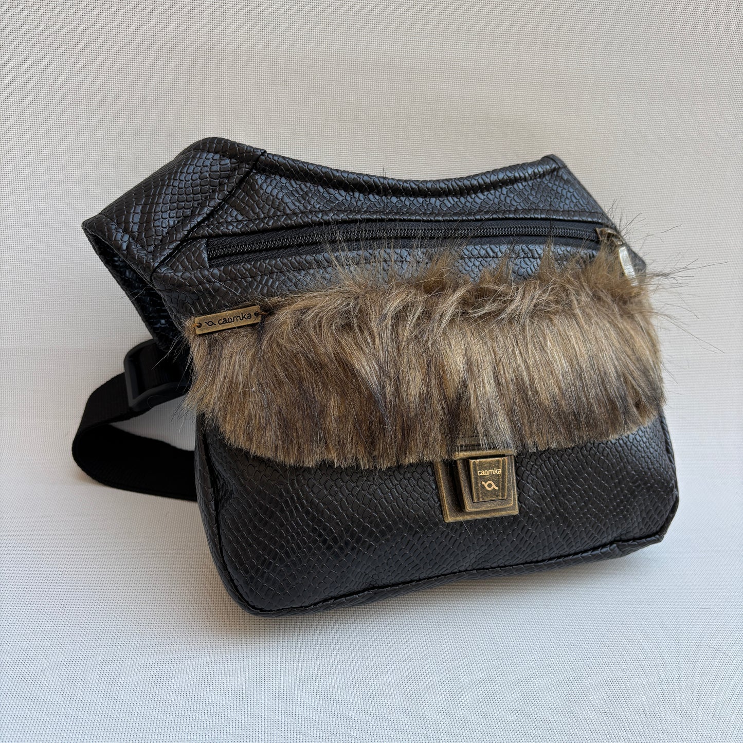 Riñonera "Special Elegant Feline" · Polipiel + Bolsillo trasero · Pieza Única Núm. 18323