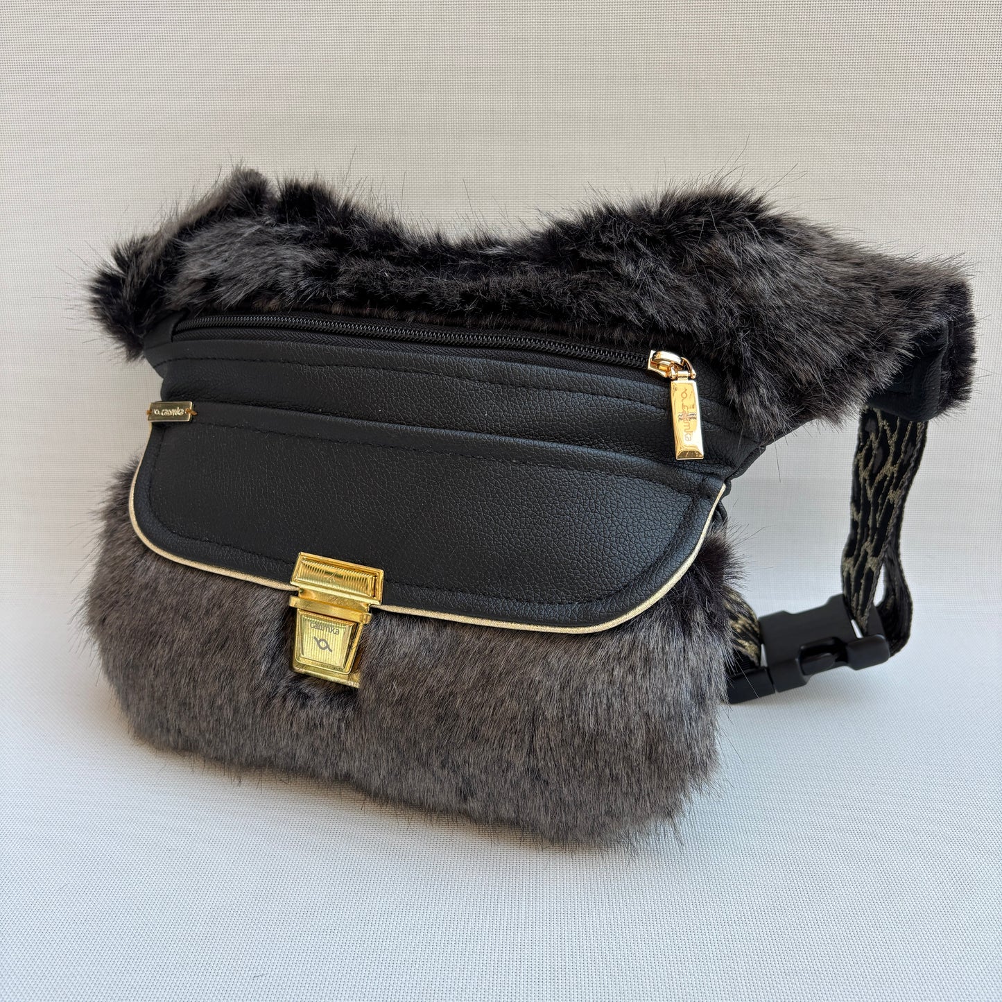 Riñonera "Súper Elegant Luxury Feline Soft Touch Top" · Polipiel · Pieza Única Núm. 18322