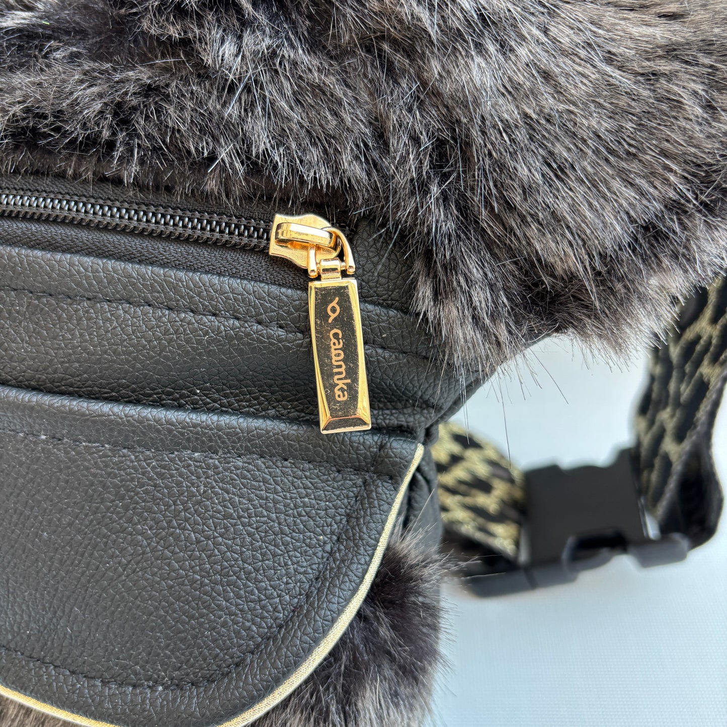 Riñonera "Súper Elegant Luxury Feline Soft Touch Top" · Polipiel · Pieza Única Núm. 18322