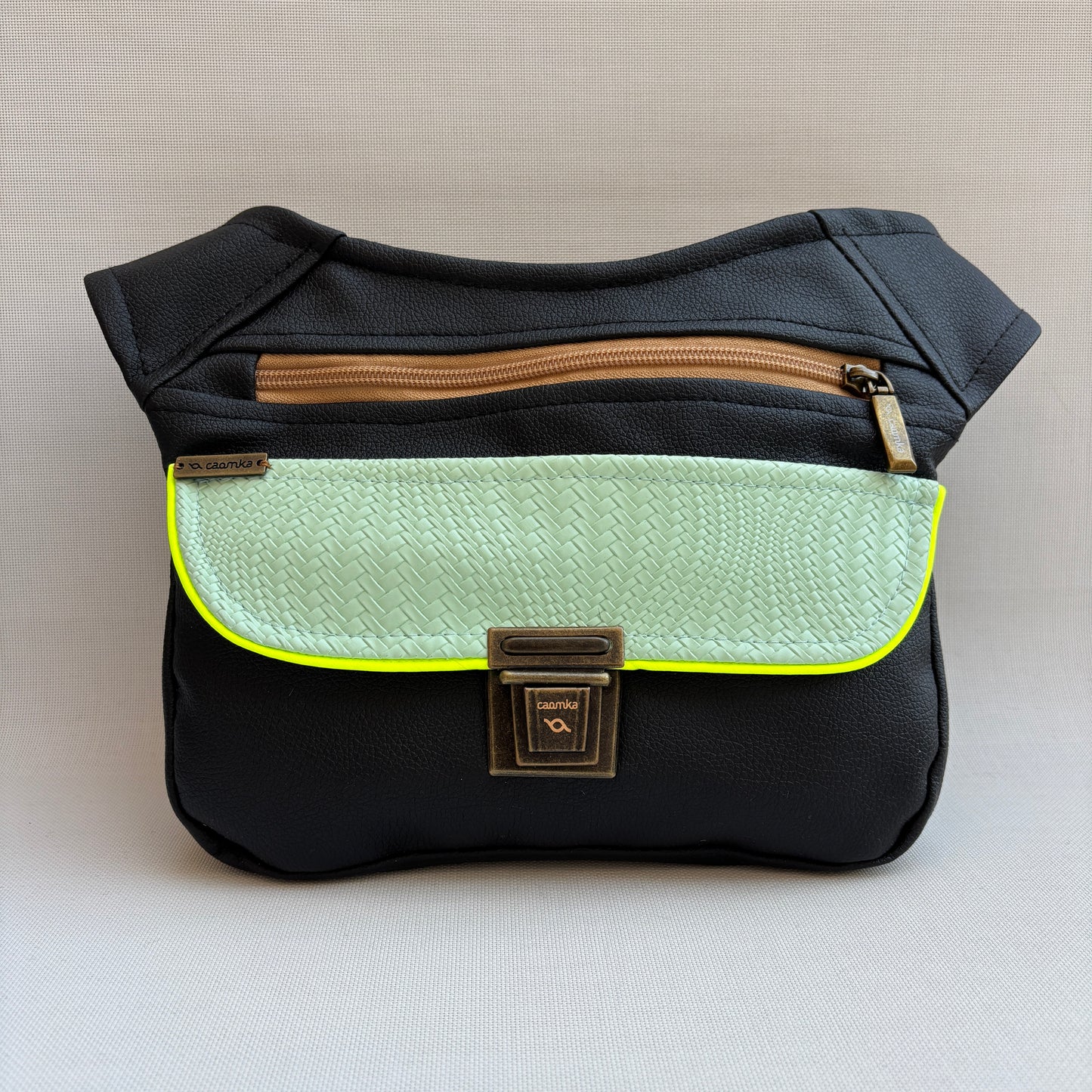 Riñonera "Special Black & Green Top" · Polipiel · Pieza Única Núm. 18369