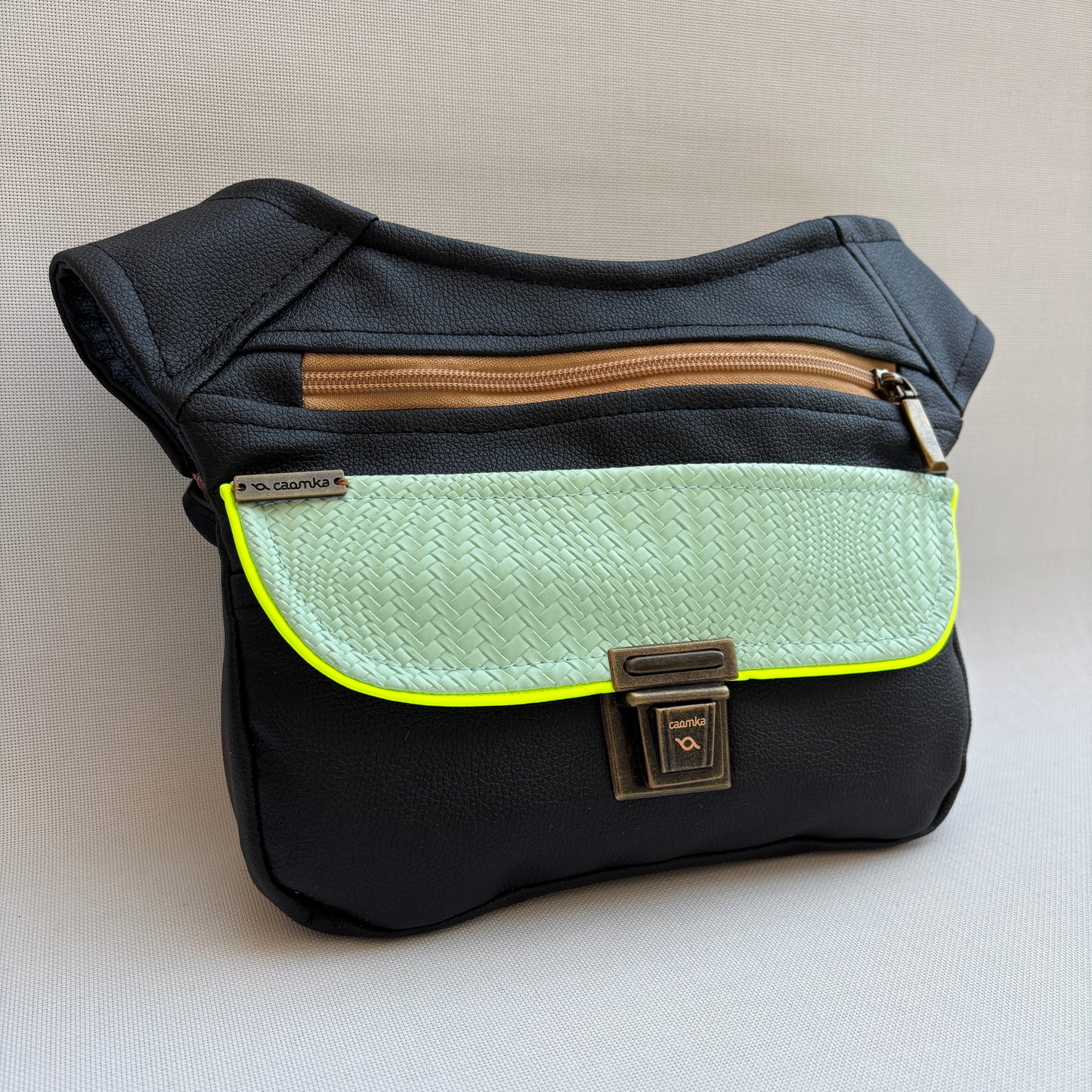 Riñonera "Special Black & Green Top" · Polipiel · Pieza Única Núm. 18369