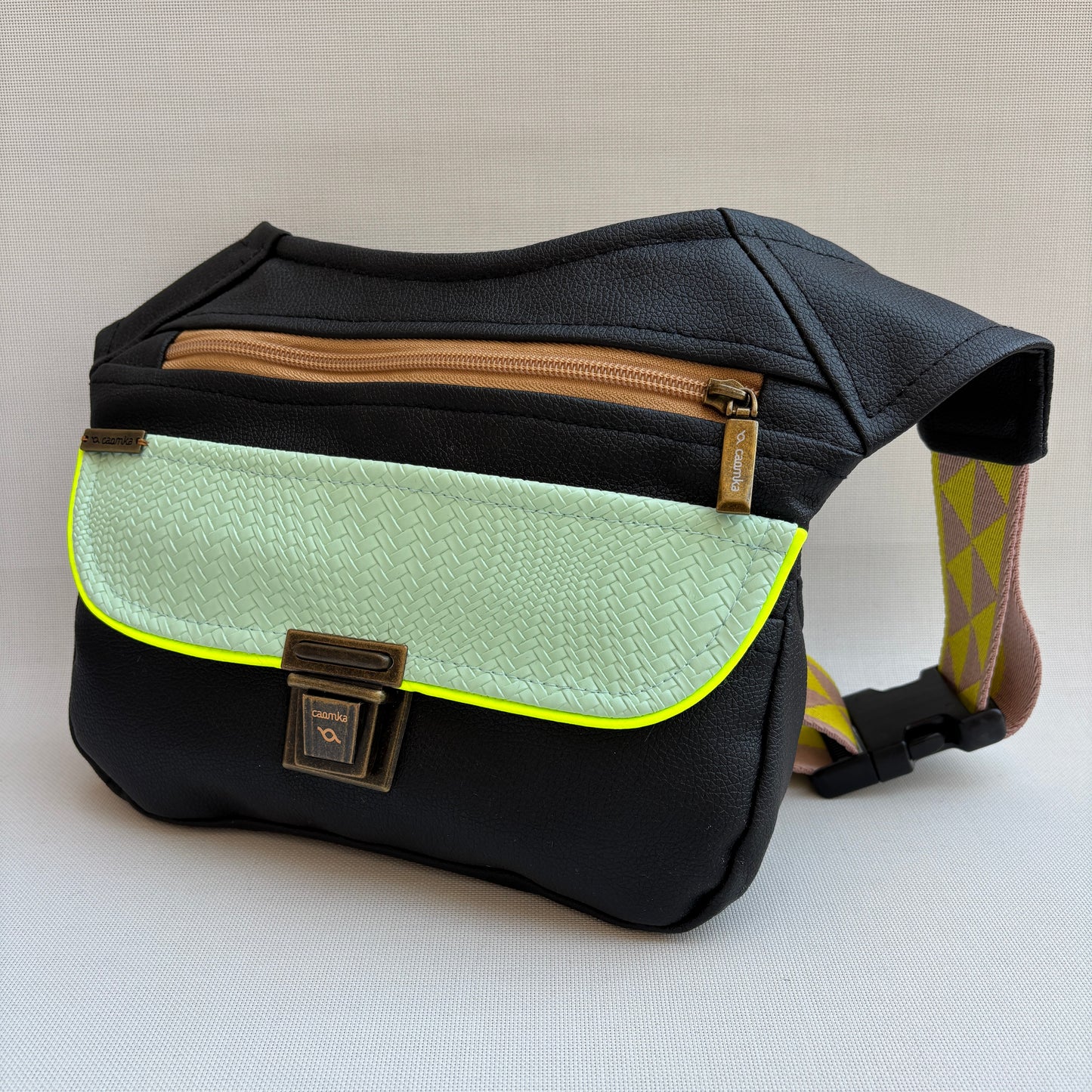 Riñonera "Special Black & Green Top" · Polipiel · Pieza Única Núm. 18369