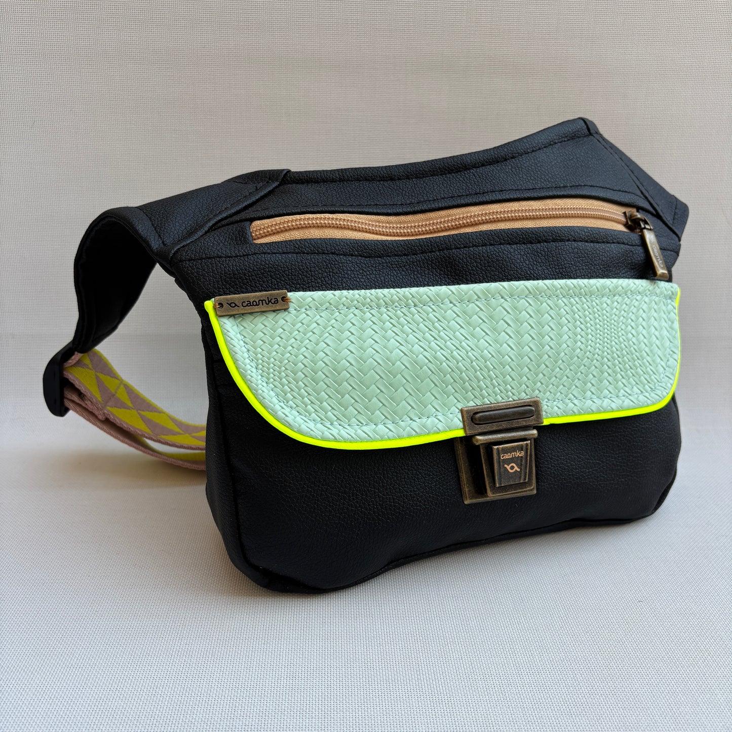 Riñonera "Special Black & Green Top" · Polipiel · Pieza Única Núm. 18369