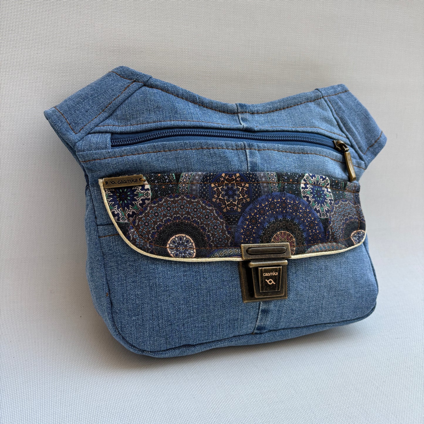 Riñonera “Special ♻️ Jeans Recycled Mandalas ♻️” · Pieza Única Núm. 18375