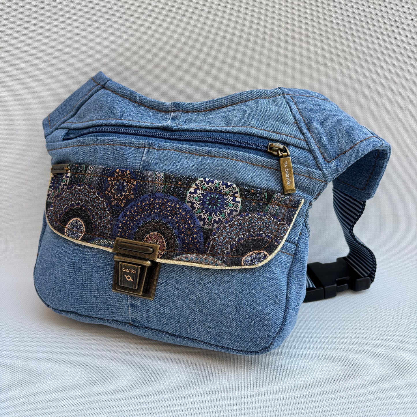 Riñonera “Special ♻️ Jeans Recycled Mandalas ♻️” · Pieza Única Núm. 18375