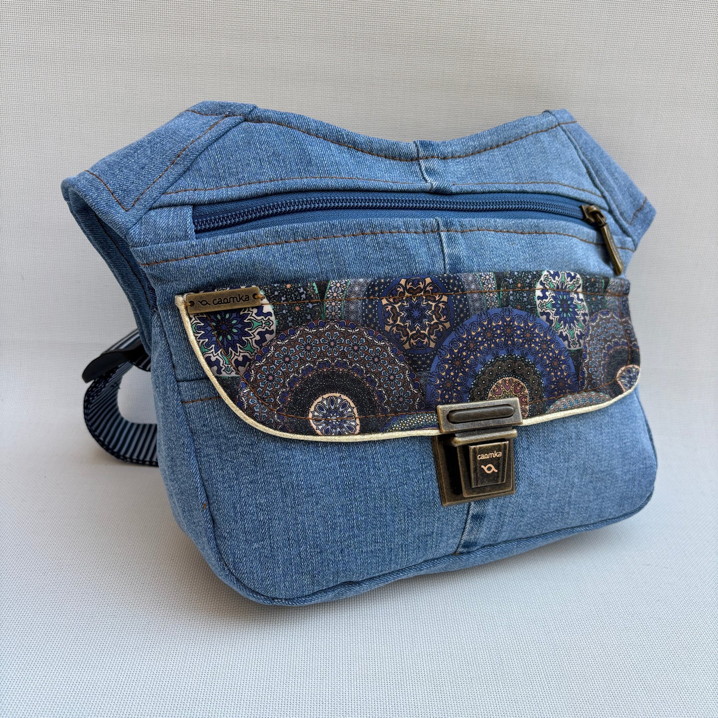 Riñonera “Special ♻️ Jeans Recycled Mandalas ♻️” · Pieza Única Núm. 18375