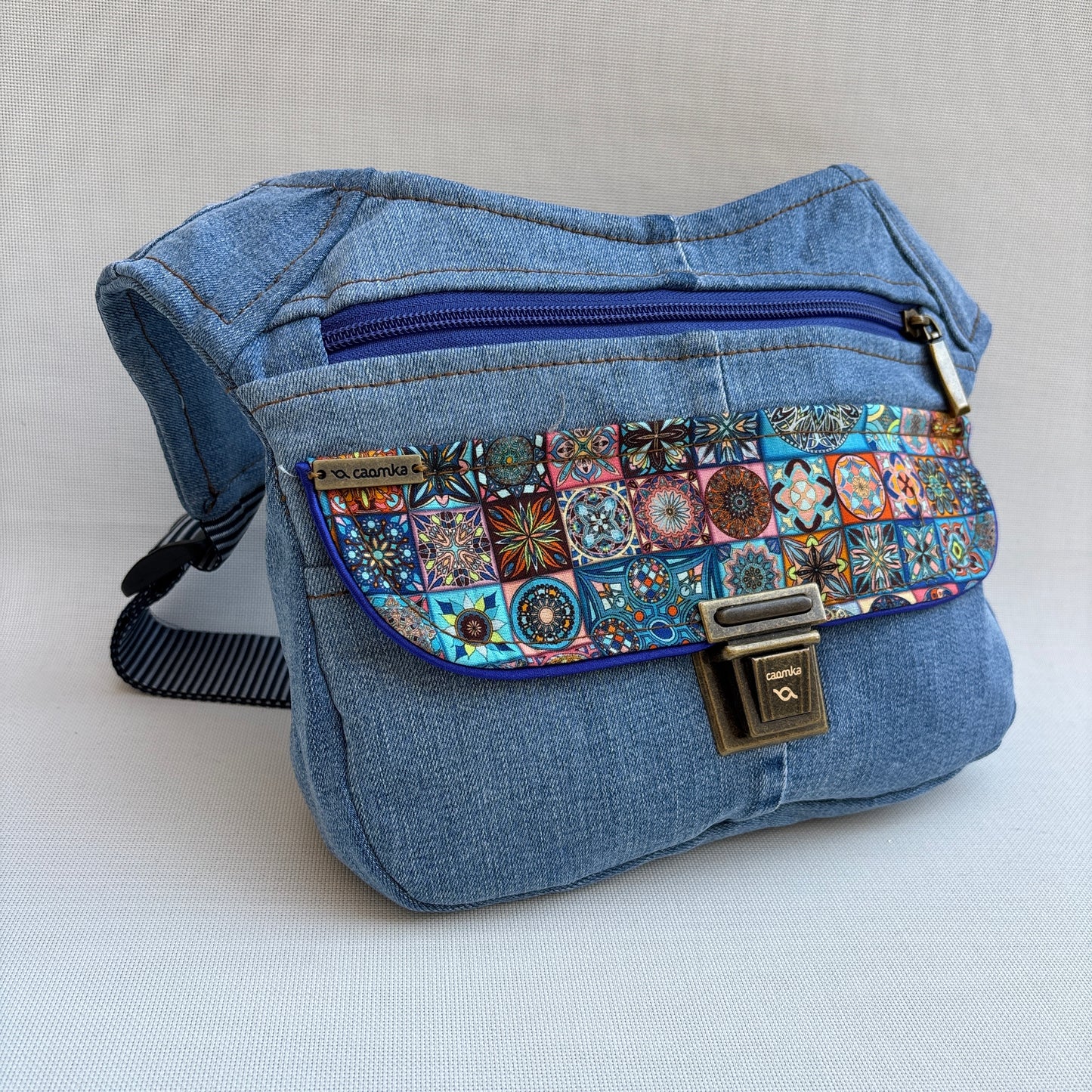 Riñonera “Special ♻️ Jeans Recycled Mandalas ♻️” · Pieza Única Núm. 18374