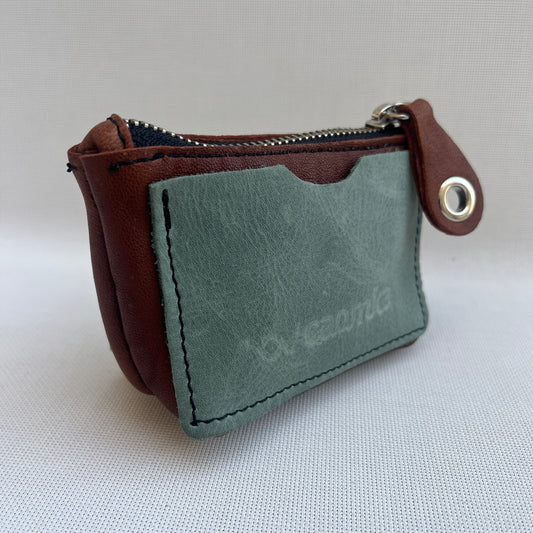 Monedero Wink CAOMKA · Piel natural BioCuir® · Pieza Exclusiva Núm. 14366