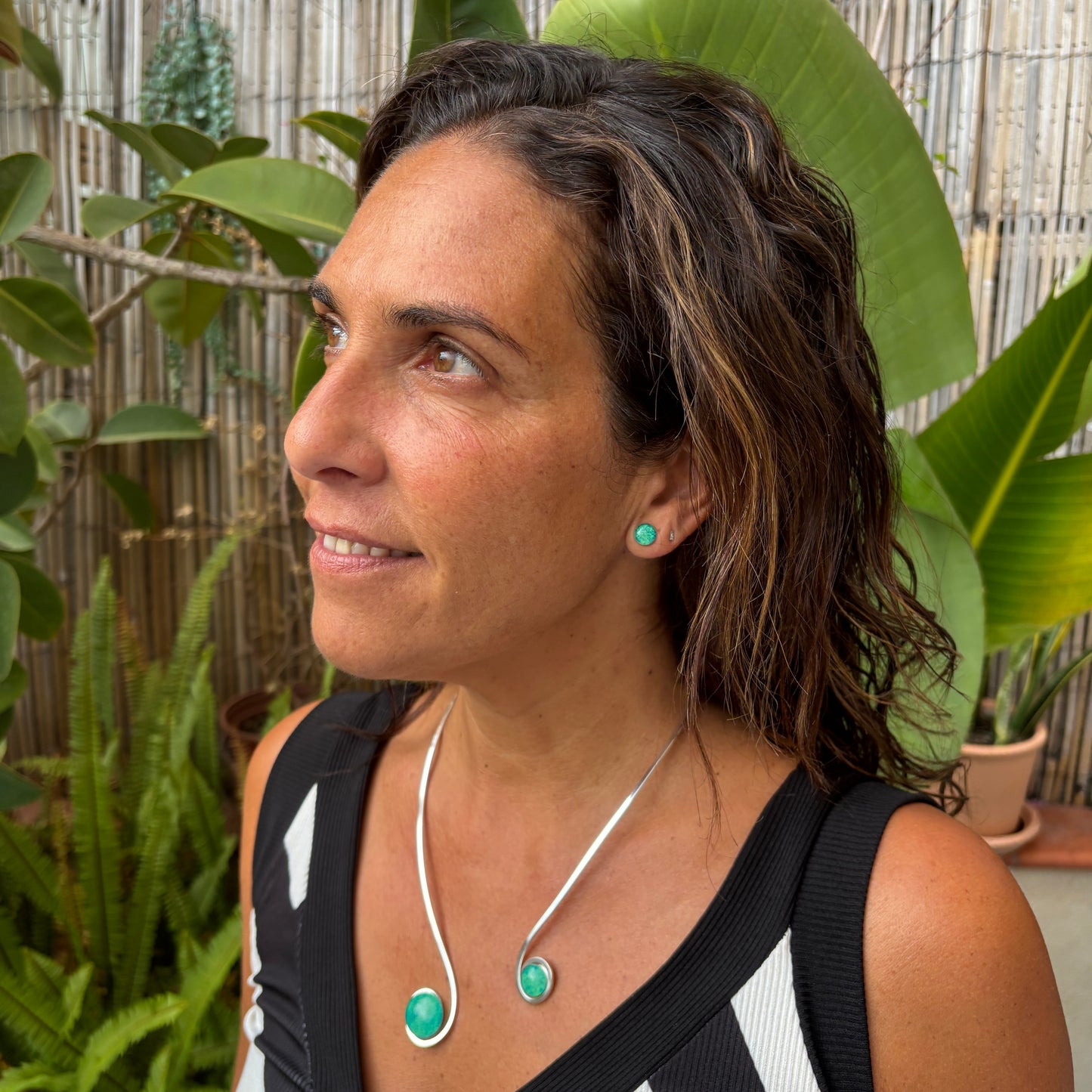 Collar Plata "Doble Sol Esmeralda" – Vidrio fundido y latón bañado en plata.