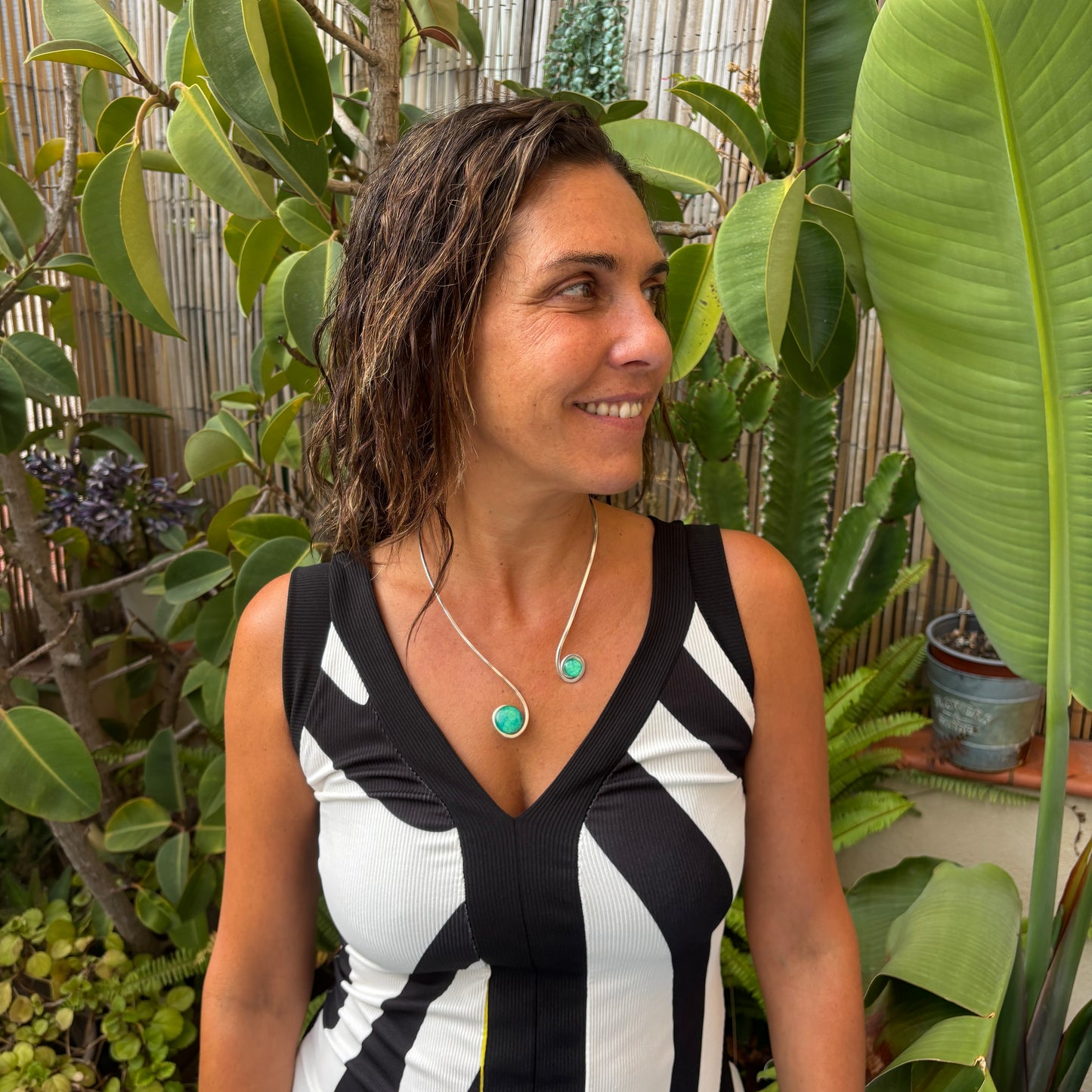 Collar Plata "Doble Sol Esmeralda" – Vidrio fundido y latón bañado en plata.