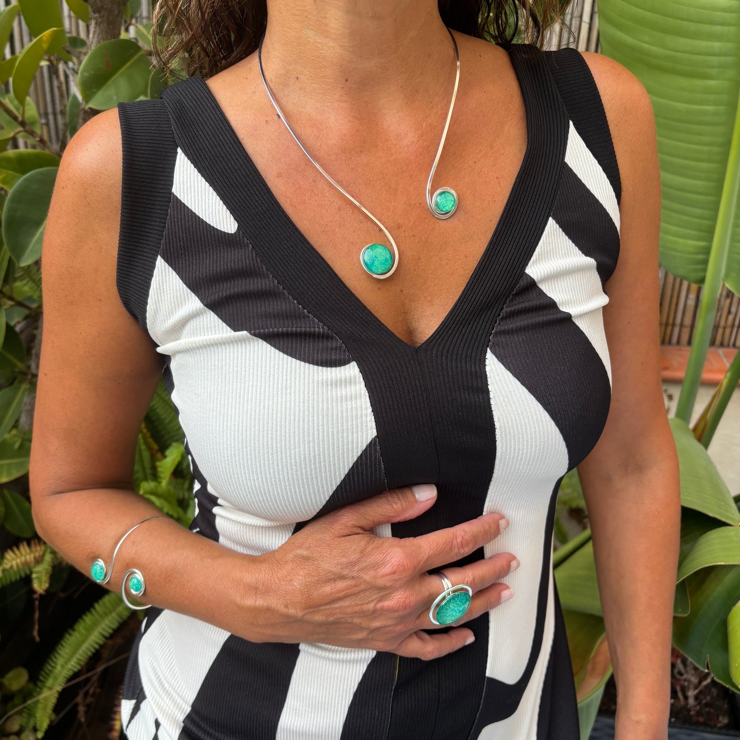 Collar Plata "Doble Sol Esmeralda" – Vidrio fundido y latón bañado en plata.