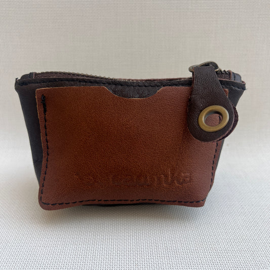 Monedero Wink CAOMKA · Piel natural BioCuir® · Pieza Exclusiva Núm. 14373