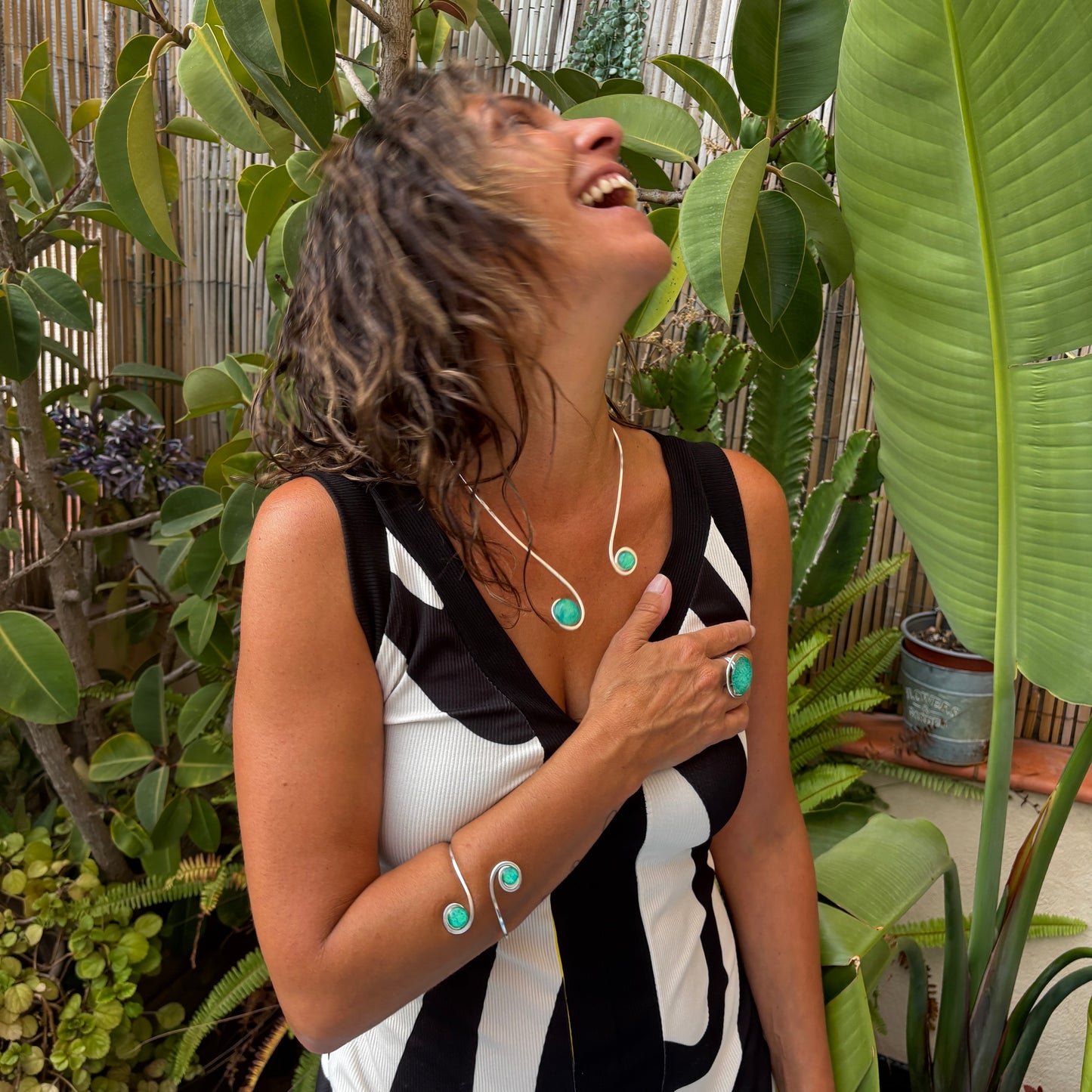 Collar Plata "Doble Sol Esmeralda" – Vidrio fundido y latón bañado en plata.