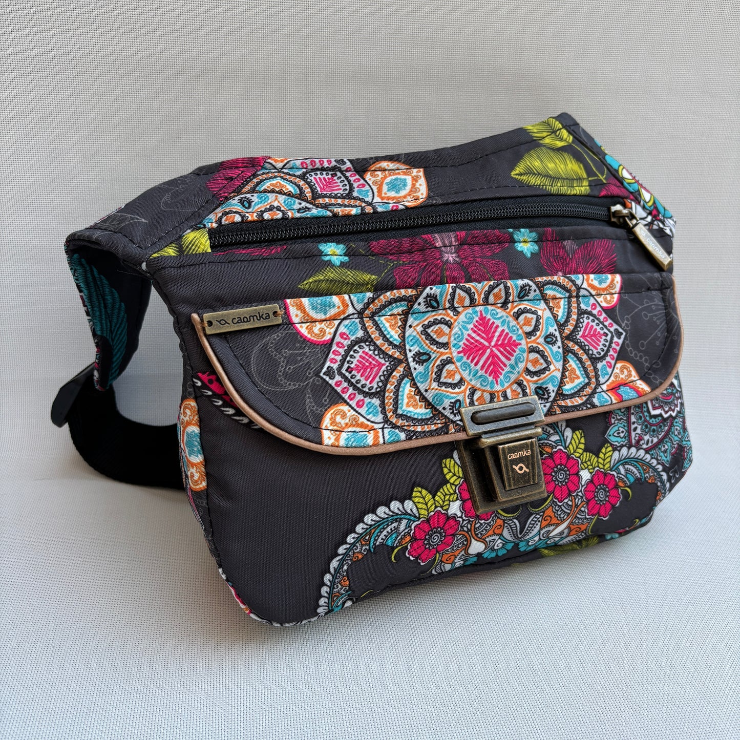 Riñonera "Special Mandalas" · Impermeable · Pieza Única Núm. 18388