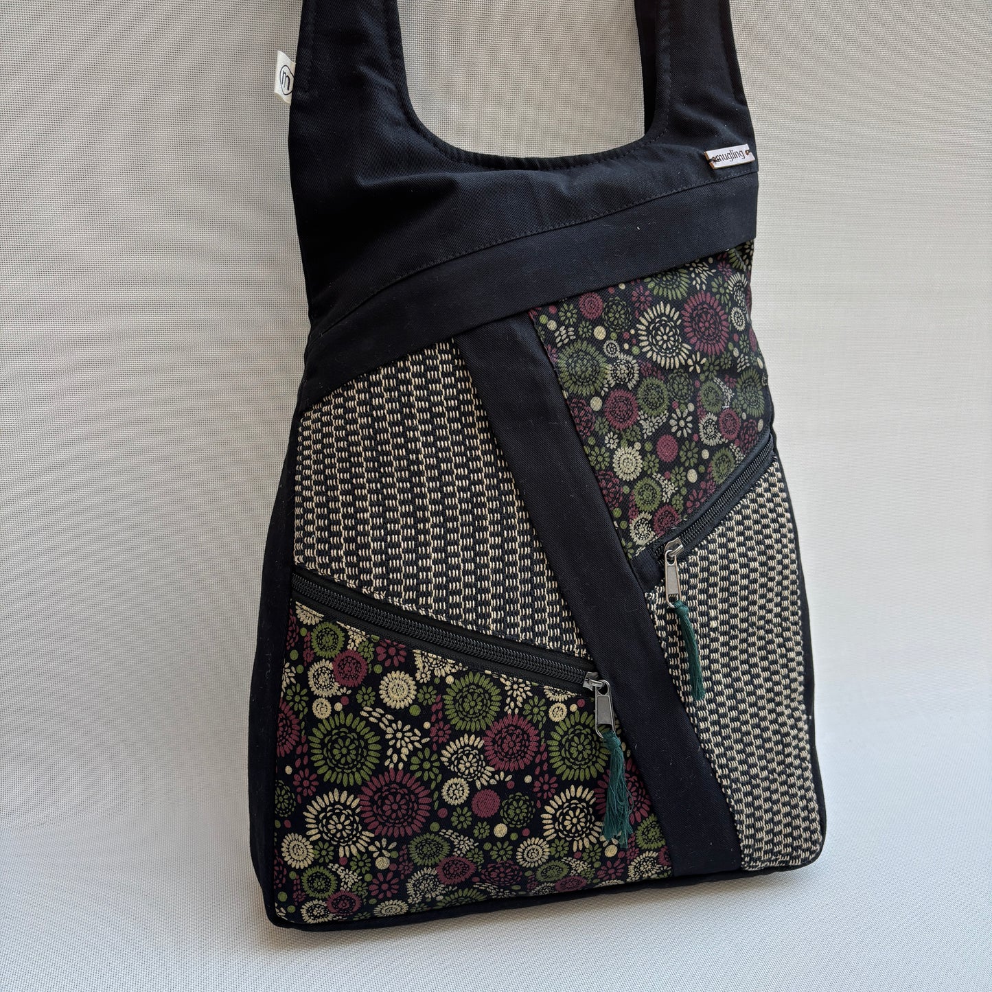 Mochila Multibolsillos "Sagarmatha" · Black Winter · Pieza 18331