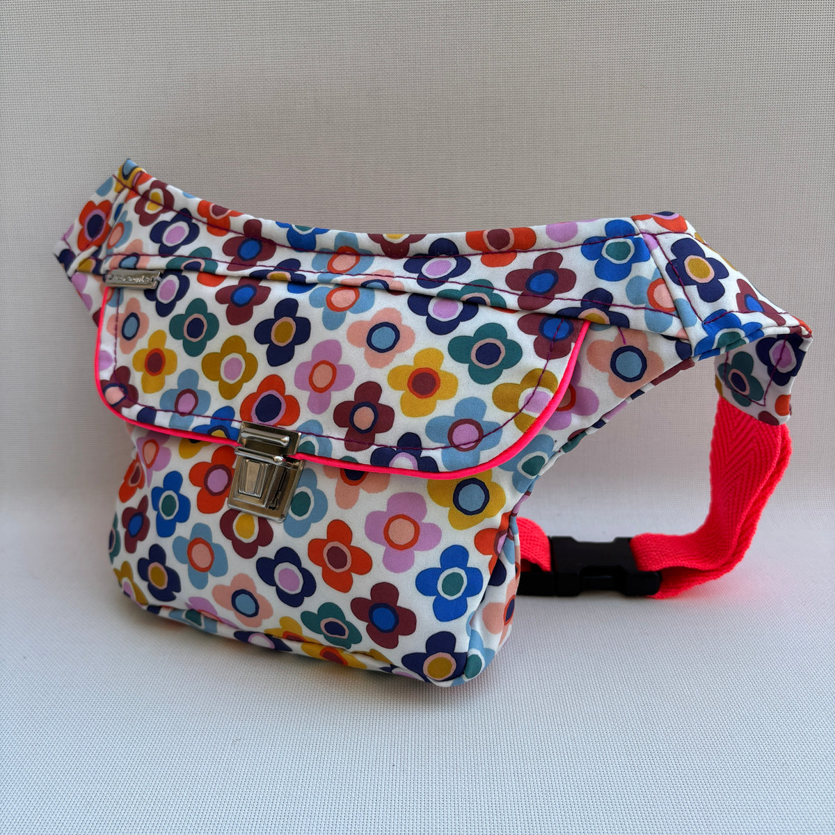 Riñonera Mini "Special Flowers" + Bolsillo trasero extra · Pieza Única Núm. 19594