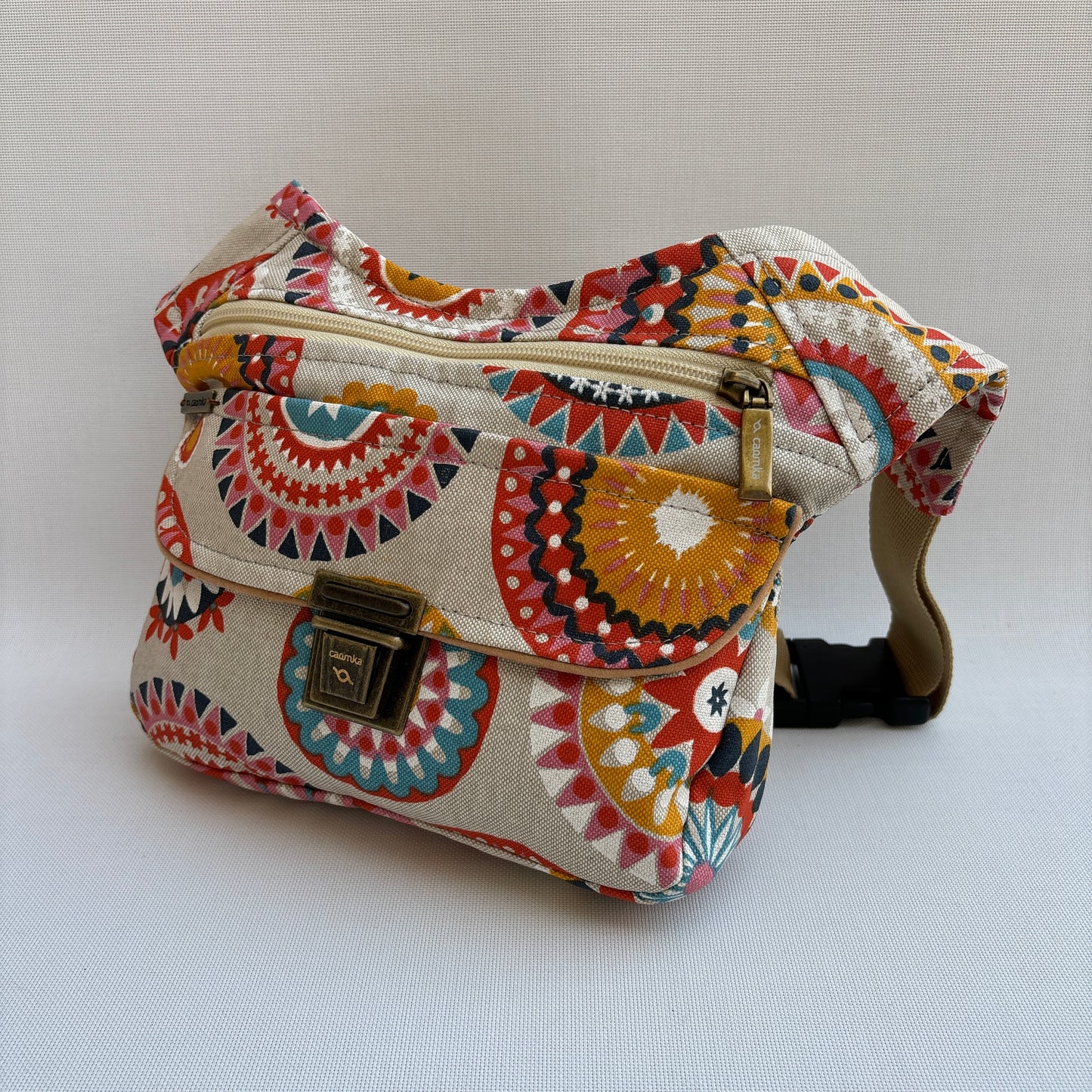 Summer Mandalas · Tela resinada impermeable + Bolsillo trasero extra · Pieza Única Núm. 16169