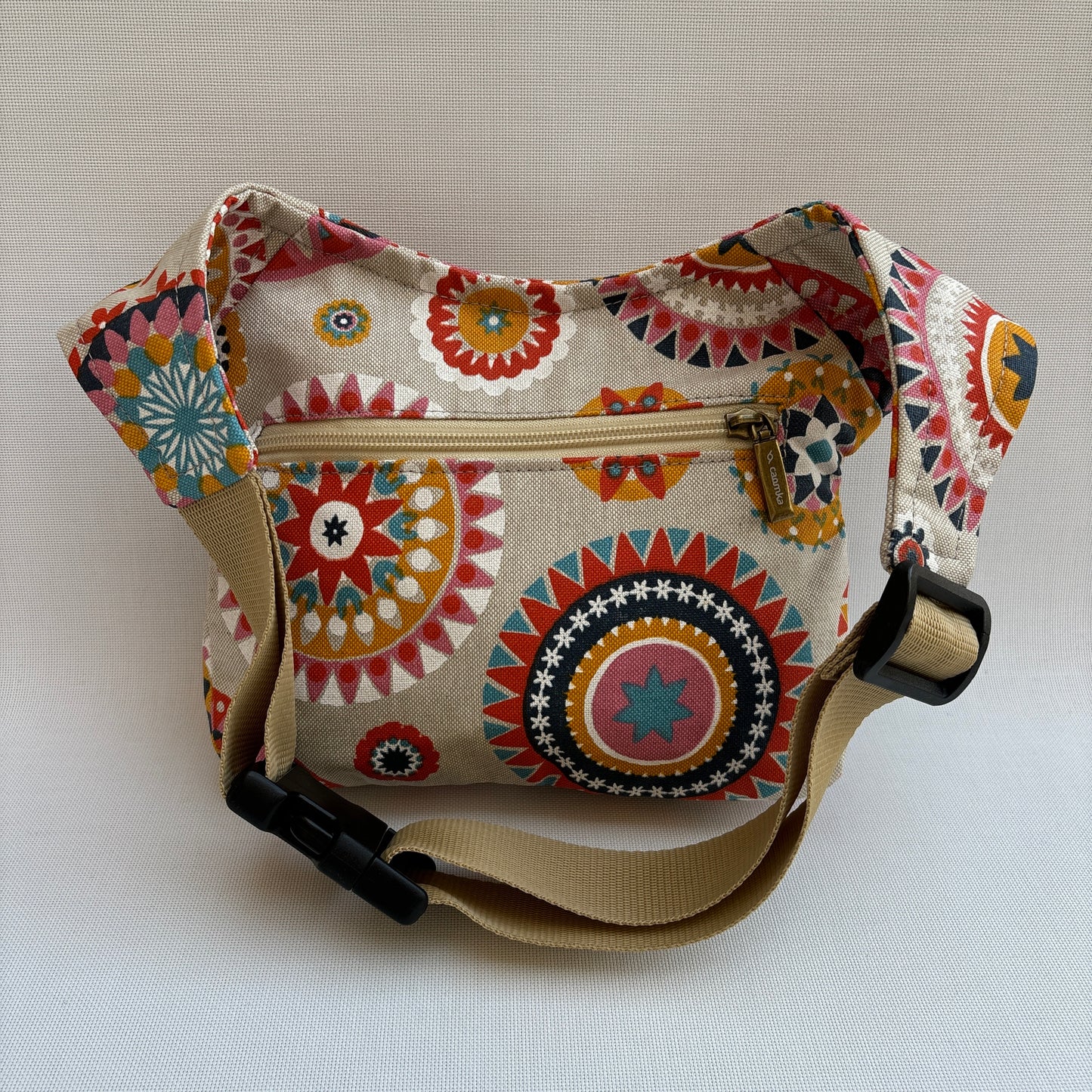 Summer Mandalas · Tela resinada impermeable + Bolsillo trasero extra · Pieza Única Núm. 16169