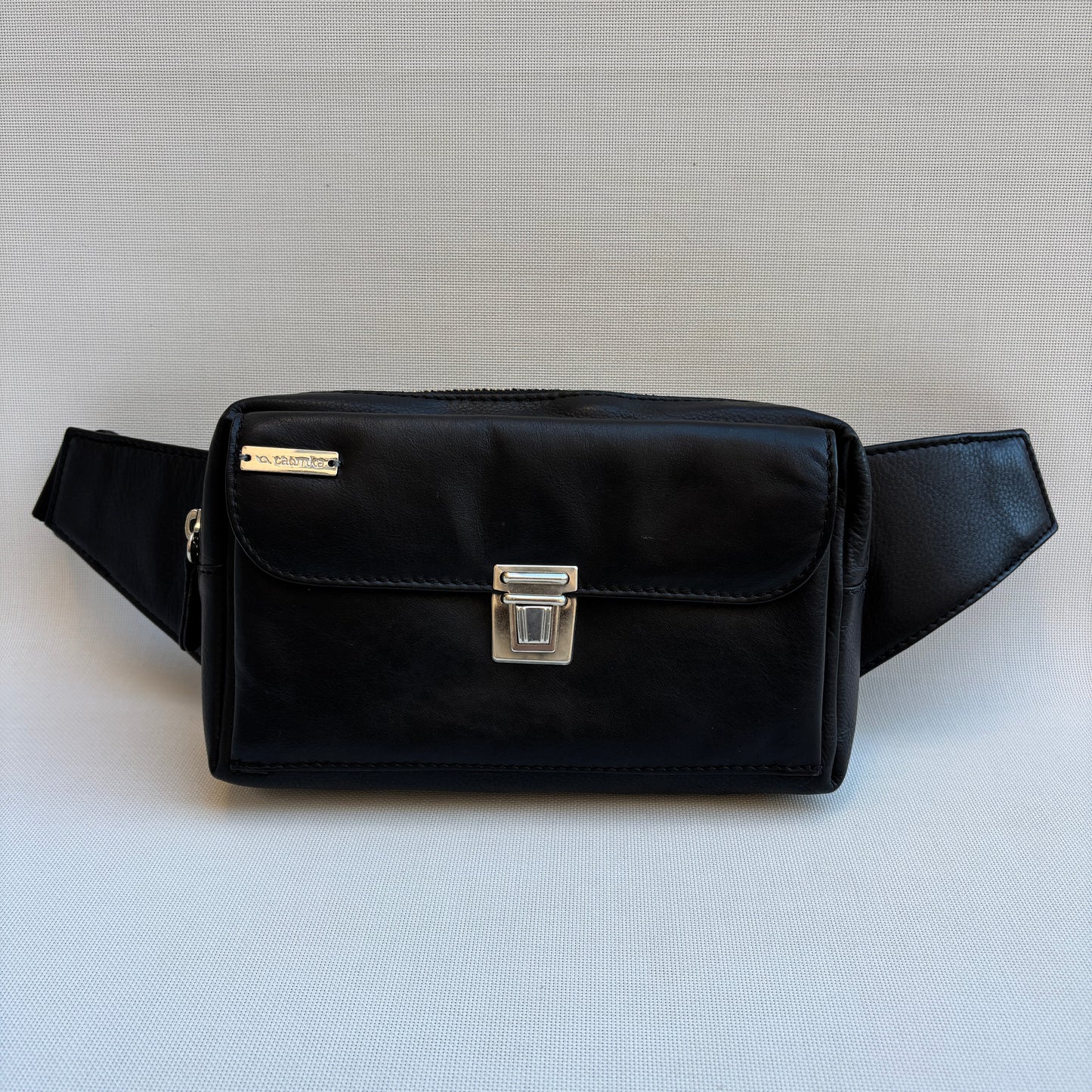 Riñonera Urban Classic · Negro · Piel · Pieza Exclusiva Núm. 18359