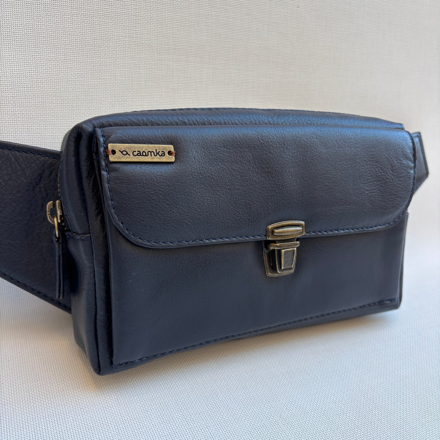 Riñonera Urban Classic · Azul Marino · Piel · Pieza Exclusiva Núm. 18361