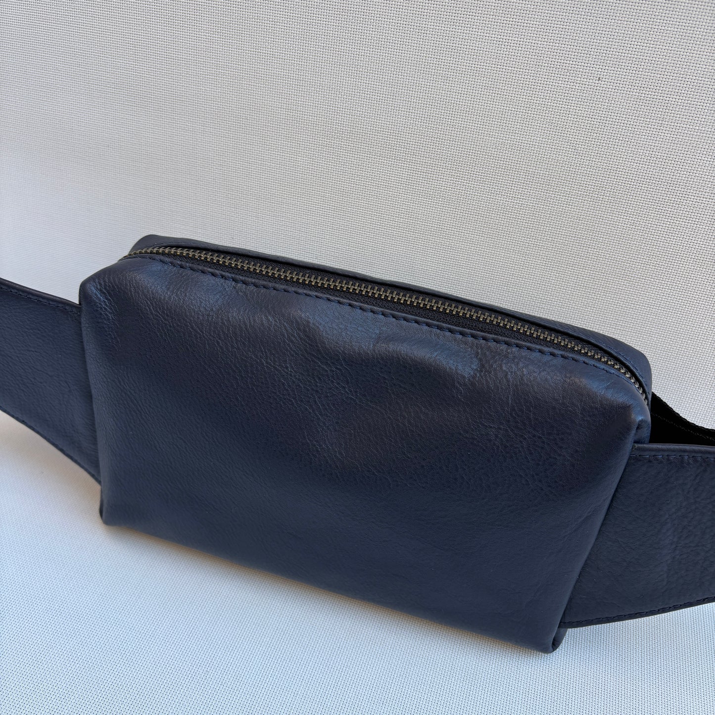 Riñonera Urban Classic · Azul Marino · Piel · Pieza Exclusiva Núm. 18361