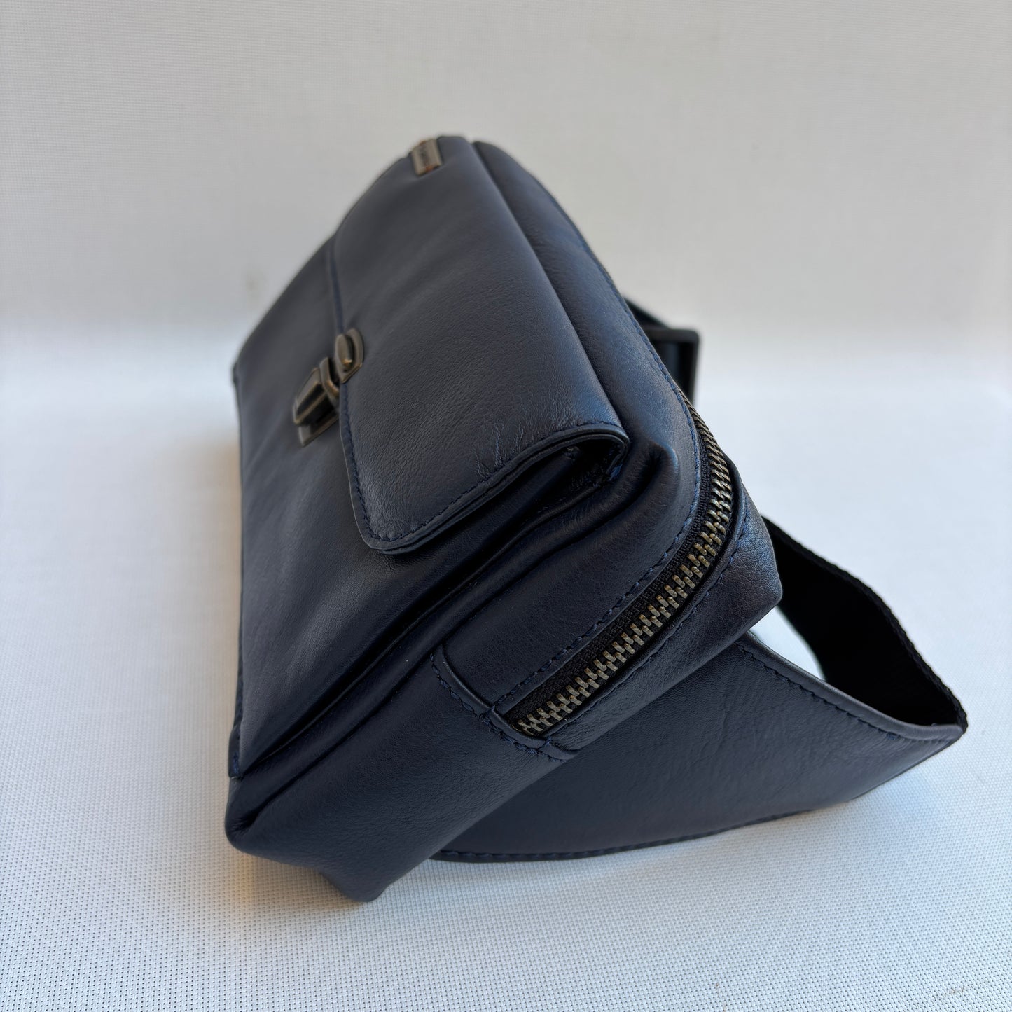 Riñonera Urban Classic · Azul Marino · Piel · Pieza Exclusiva Núm. 18361