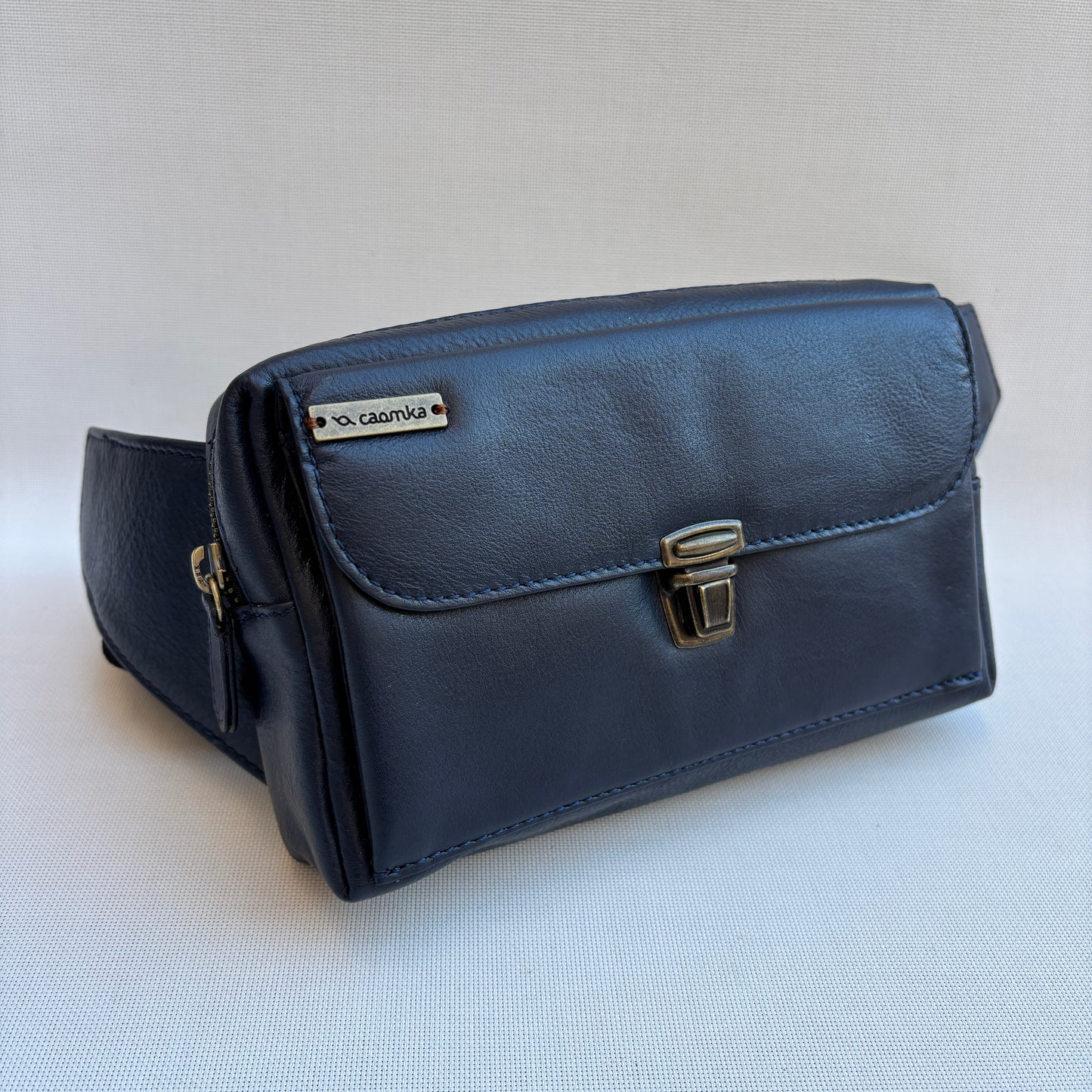 Riñonera Urban Classic · Azul Marino · Piel · Pieza Exclusiva Núm. 18361