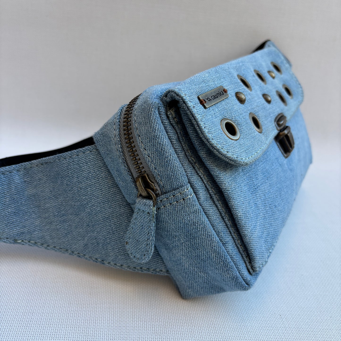 Riñonera Urban Premium · AZUL VAQUERO CLARO · Pieza Exclusiva Núm. 18059