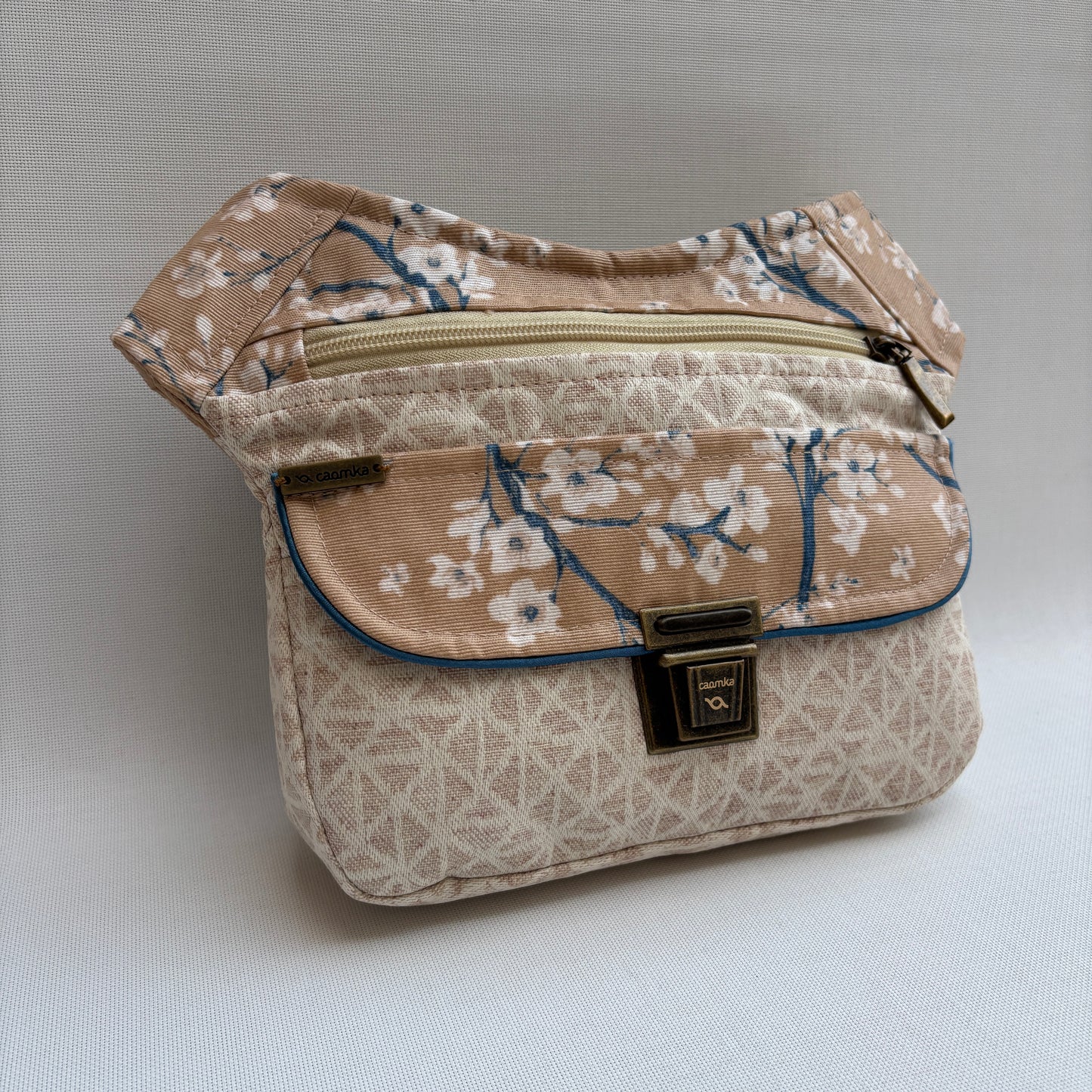 Riñonera "Special Geometric Sakura"· Impermeable · Pieza Única Núm. 17722