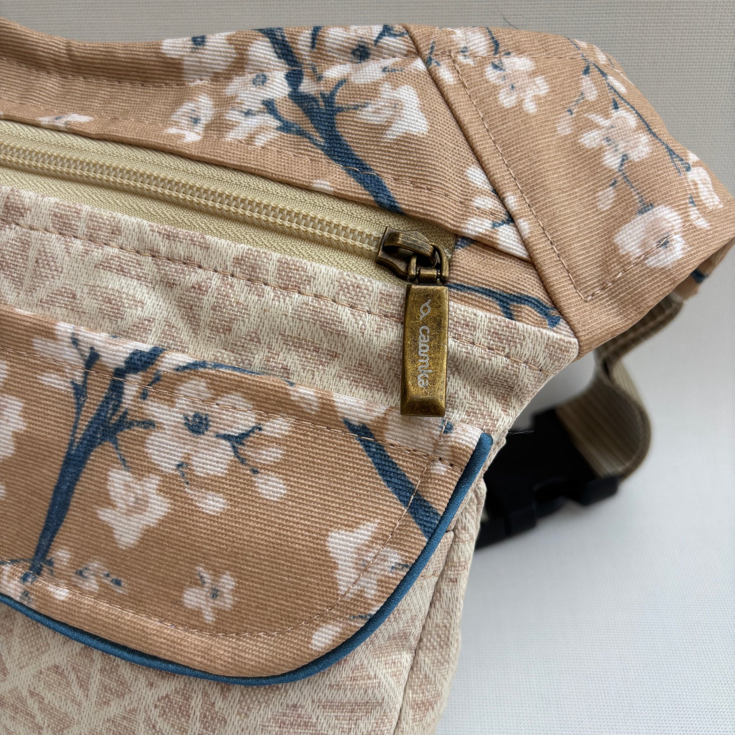 Riñonera "Special Geometric Sakura"· Impermeable · Pieza Única Núm. 17722
