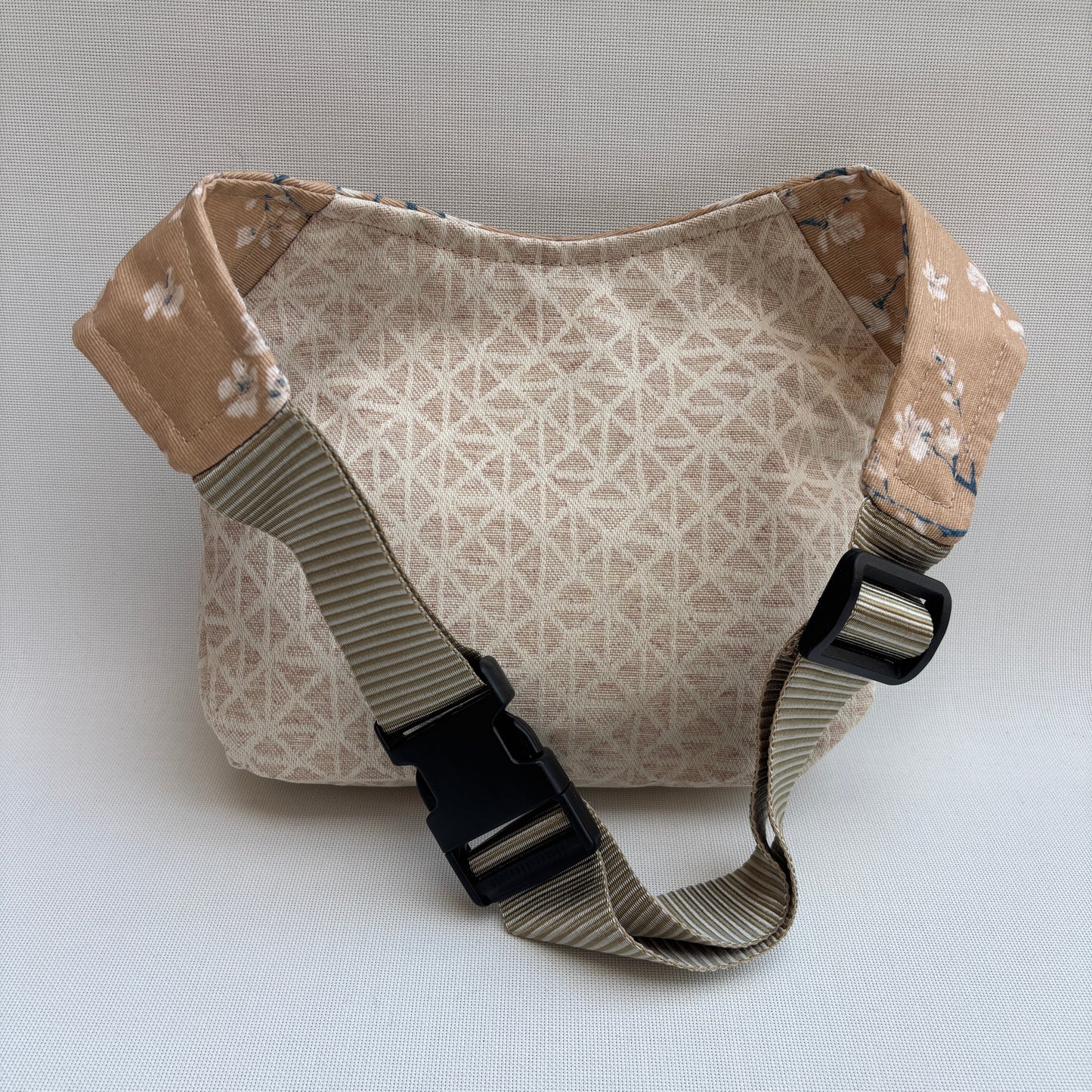 Riñonera "Special Geometric Sakura"· Impermeable · Pieza Única Núm. 17722