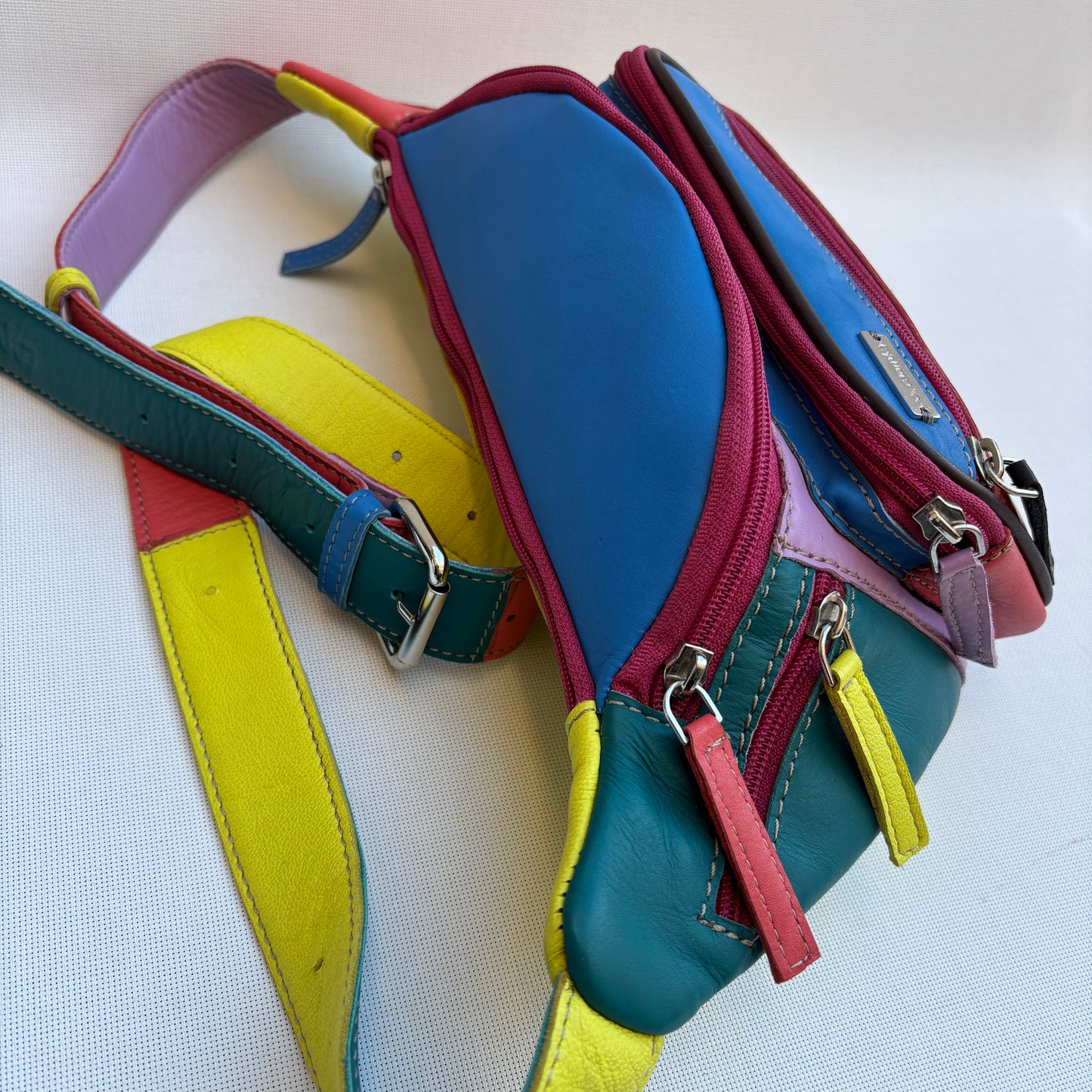Riñonera RetroChic Happy Colors · Piel · Pieza Única Núm. 18395