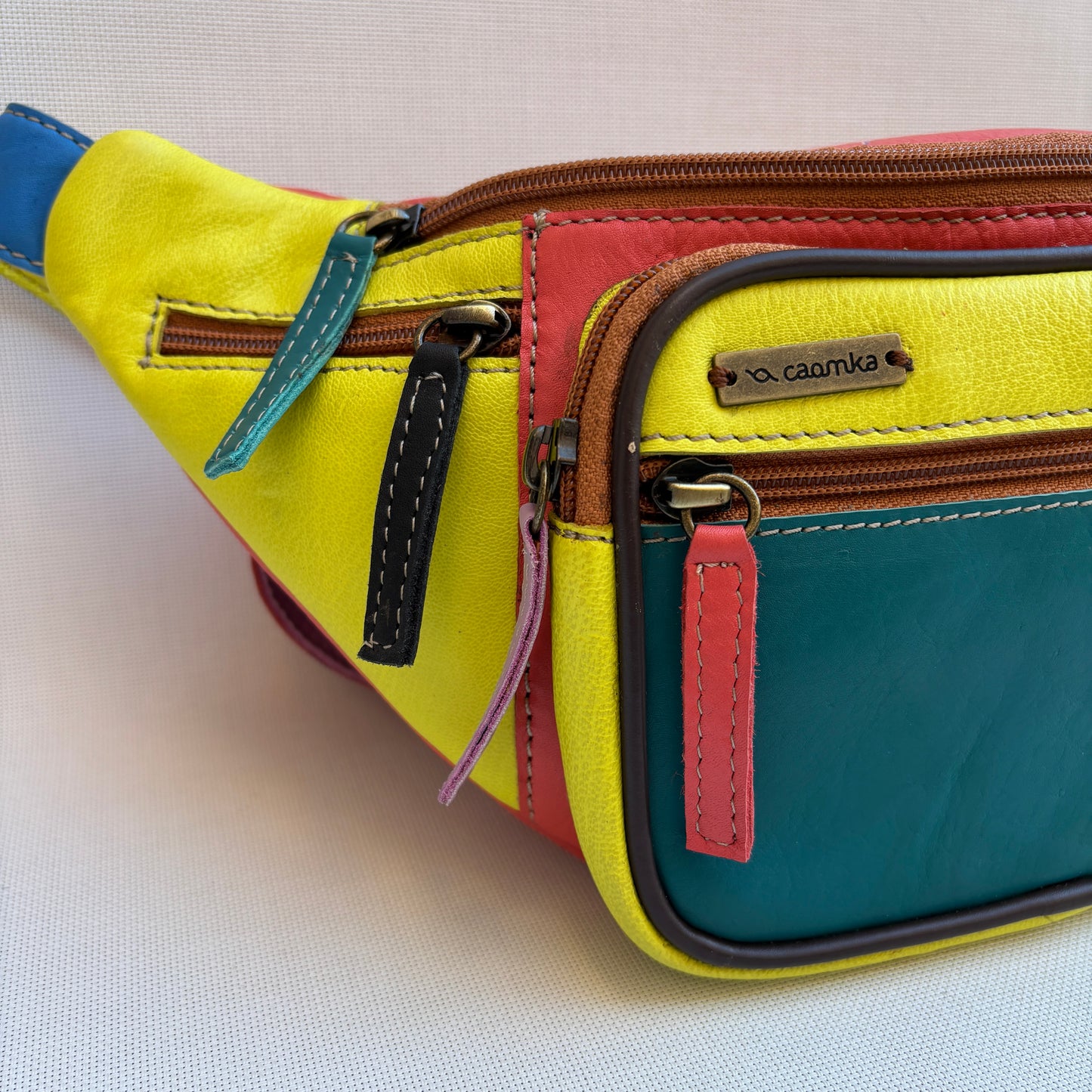 Riñonera RetroChic Happy Colors · Piel · Pieza Única Núm. 18396