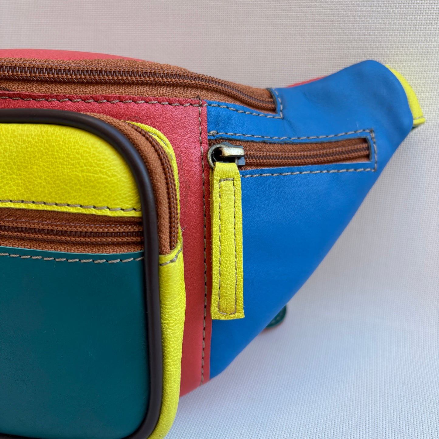 Riñonera RetroChic Happy Colors · Piel · Pieza Única Núm. 18396