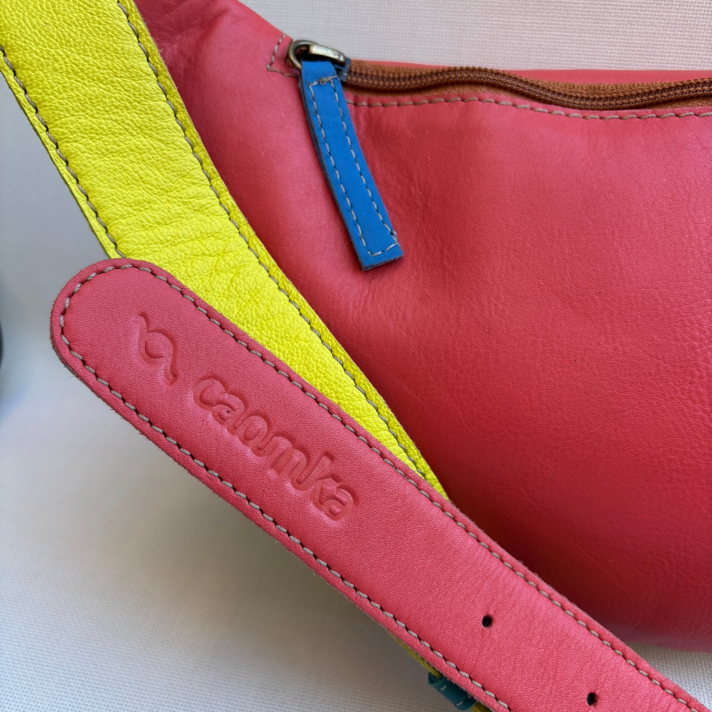 Riñonera RetroChic Happy Colors · Piel · Pieza Única Núm. 18396