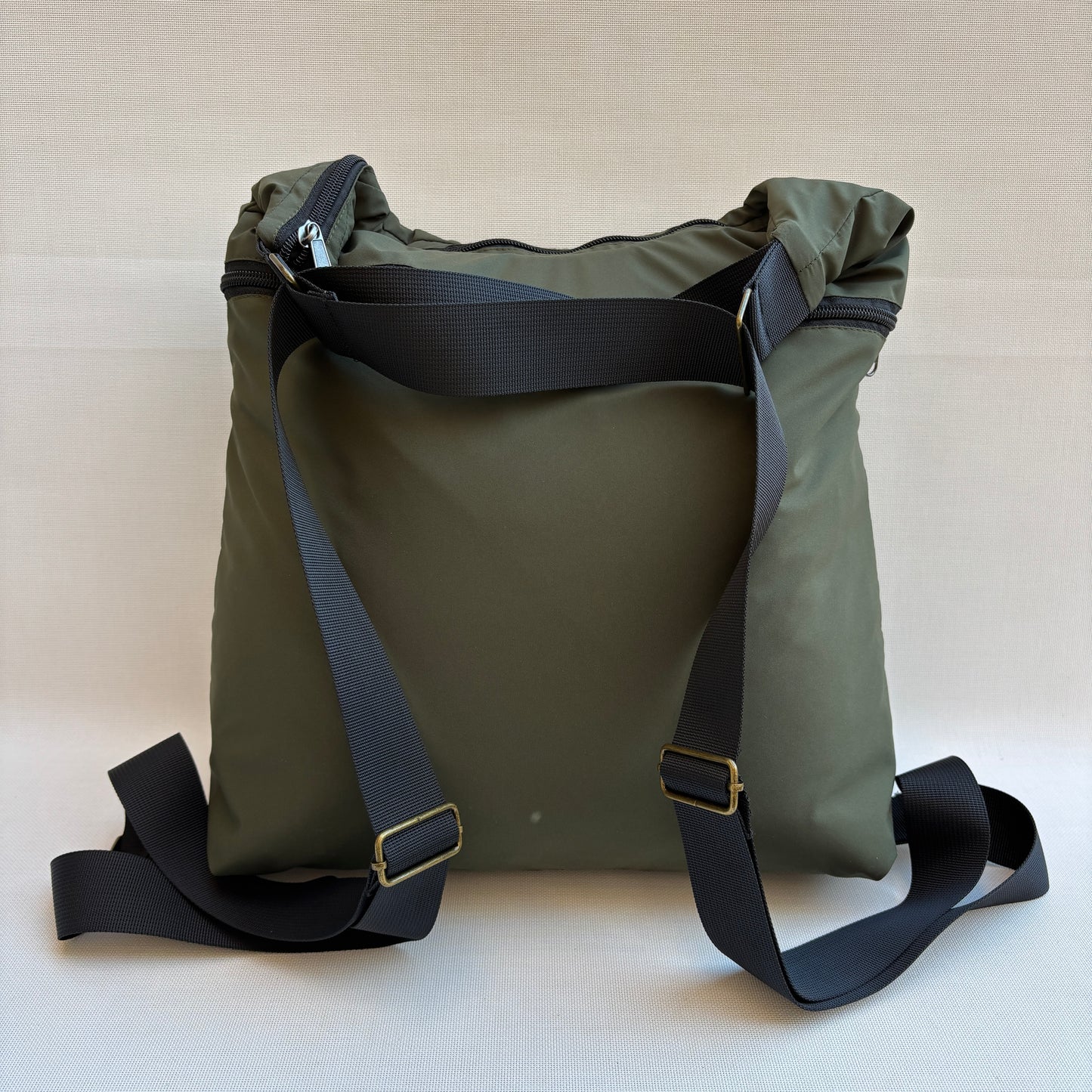 Mochila - Bolso - Tote Bag - Impermeable · Mutifunción · "Nepal" Color Kaki · Súper ligera · Pieza 18355