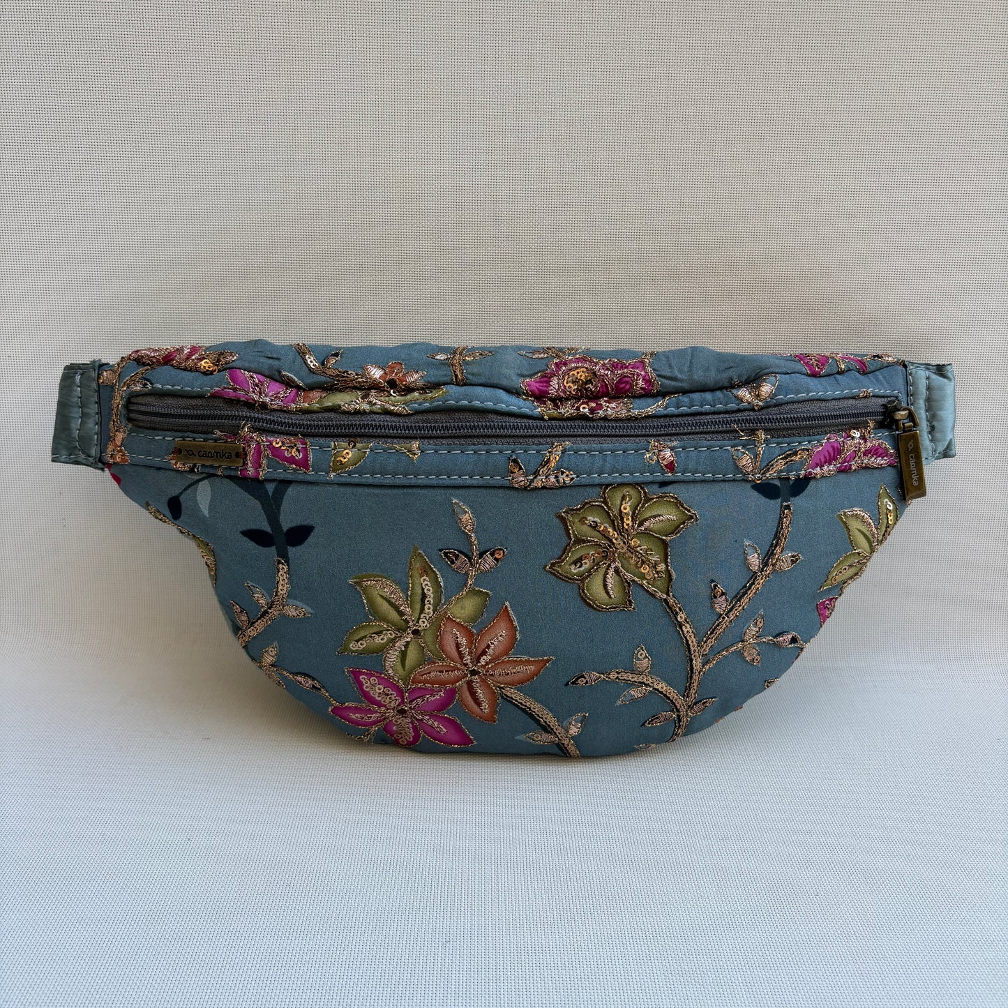 Riñonera - Bandolera Retrochic Mónica “Blue Floral Garden” · Pieza Única Núm. 19162
