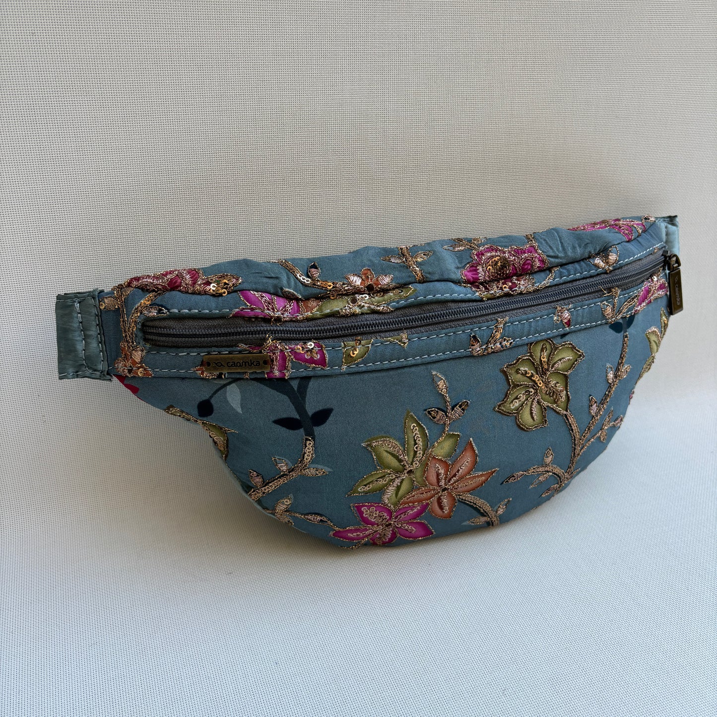 Riñonera - Bandolera Retrochic Mónica “Blue Floral Garden” · Pieza Única Núm. 19162