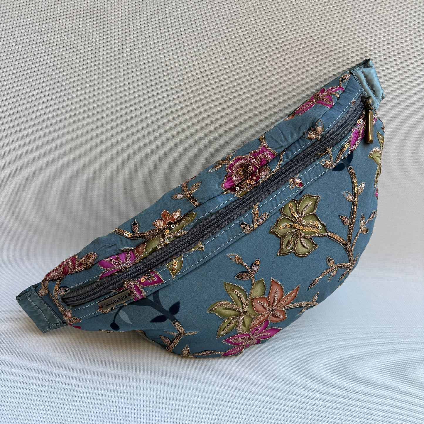 Riñonera - Bandolera Retrochic Mónica “Blue Floral Garden” · Pieza Única Núm. 19162