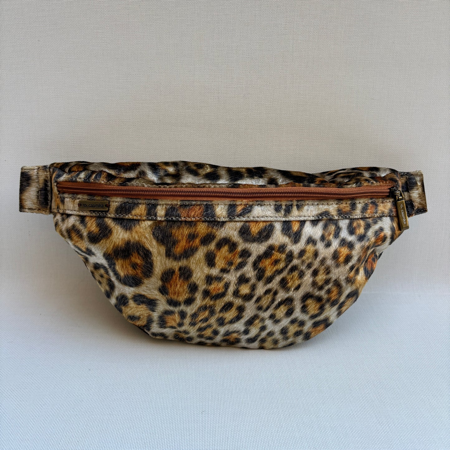 Riñonera - Bandolera Retrochic Mónica “Wild Leopard” · Pieza Única Núm. 19160