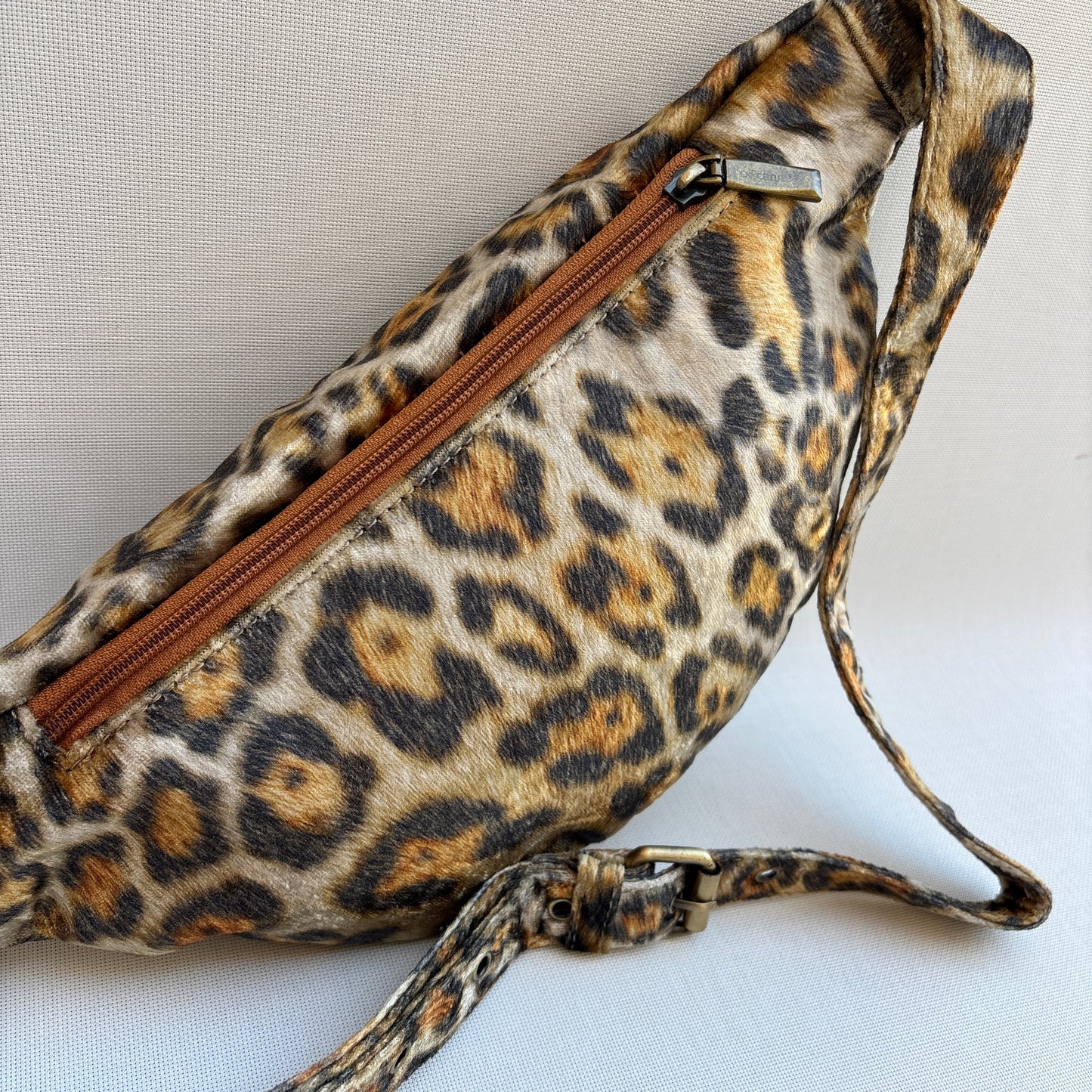 Riñonera - Bandolera Retrochic Mónica “Wild Leopard” · Pieza Única Núm. 19160